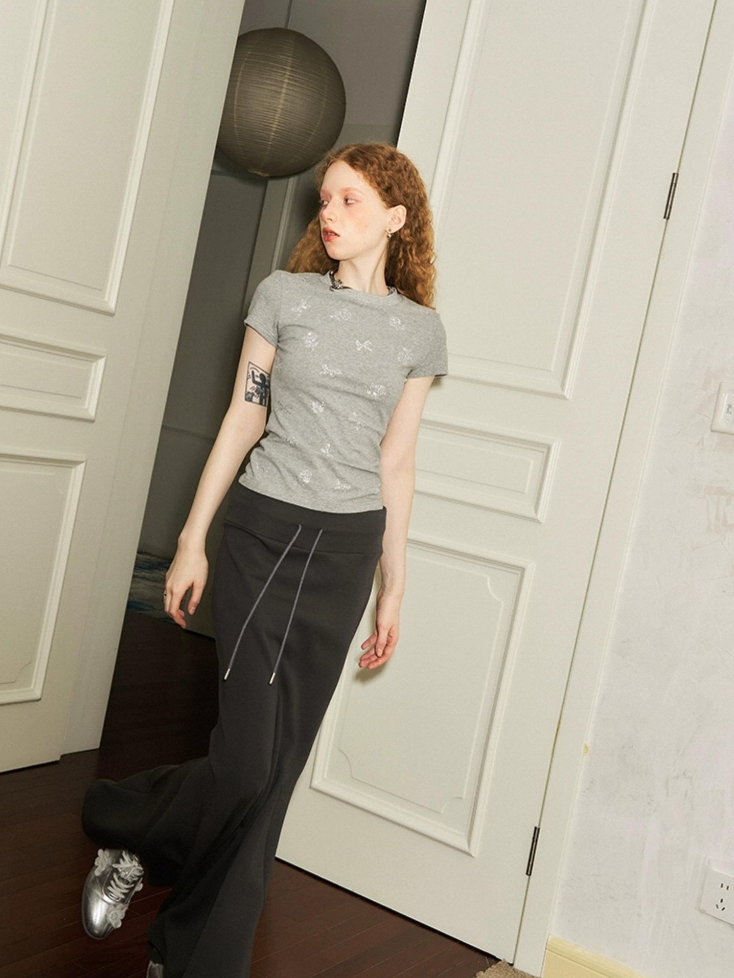 DIDDI MODA Floral Crystal Bow Slim Fit Tee