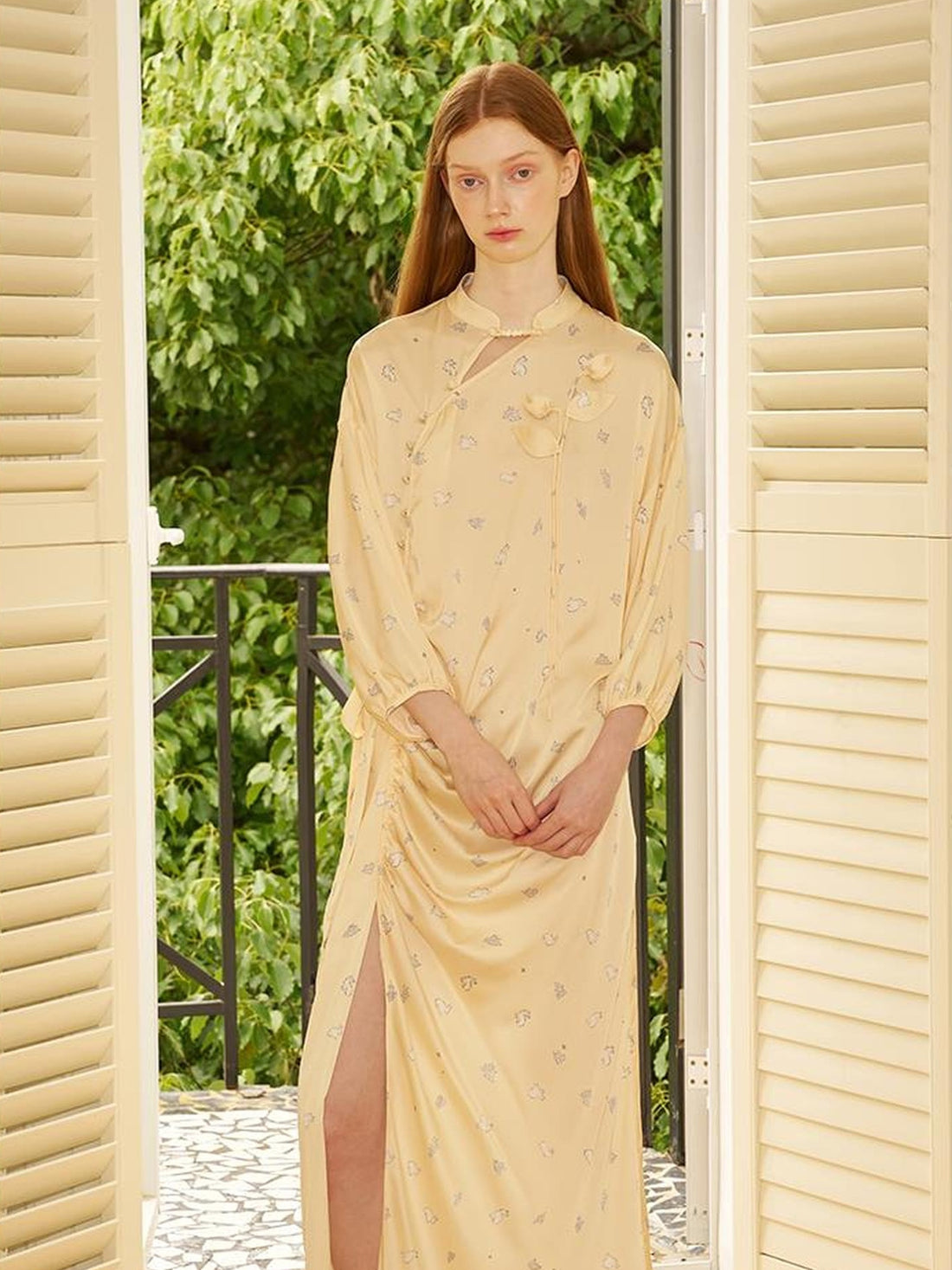 DIDDI MODA Floral Embroidered Asymmetric Qipao Dress With Side Slit