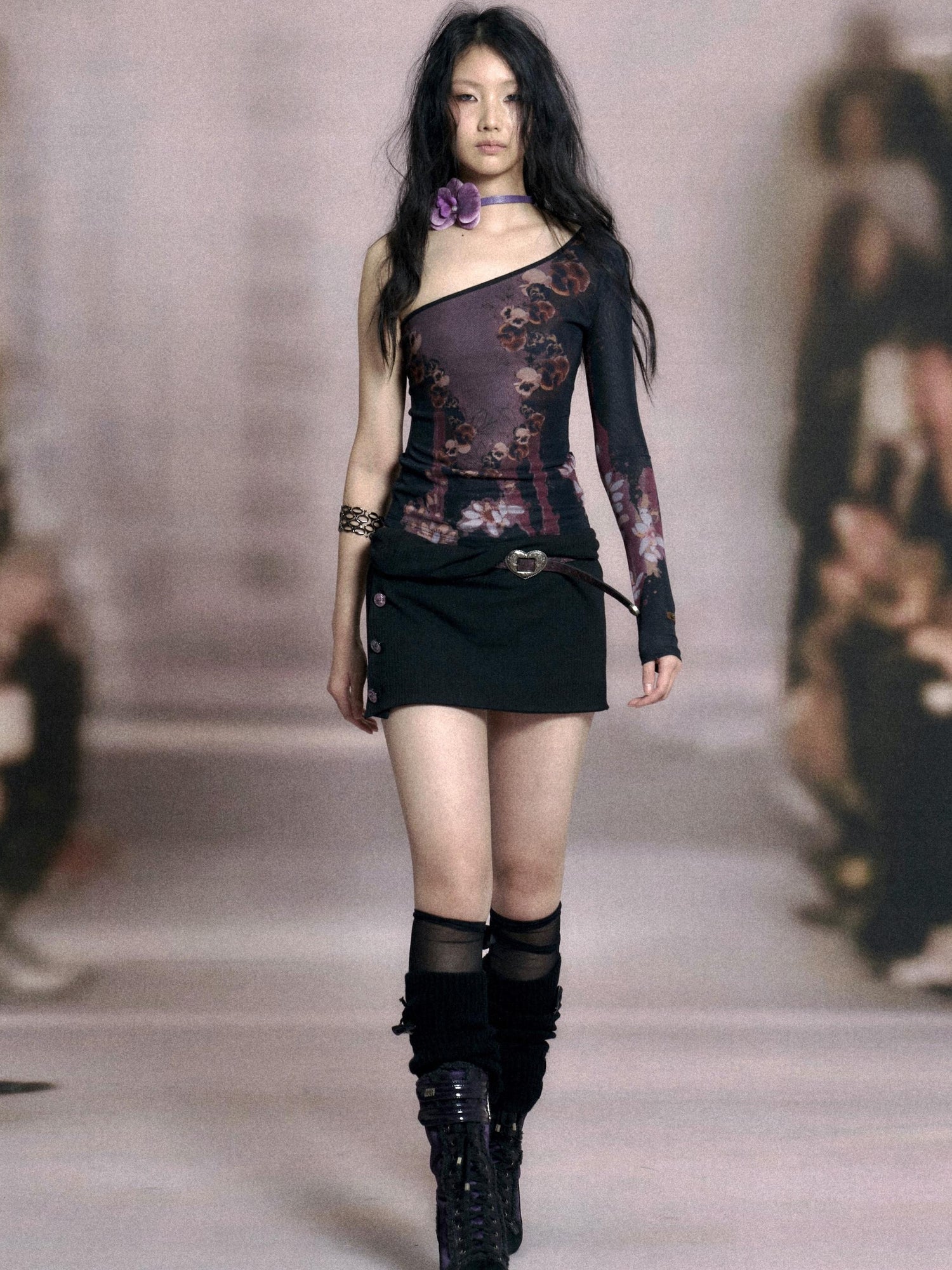 Cropped Mesh Knit Top Asymmetric Shoulder Print Design