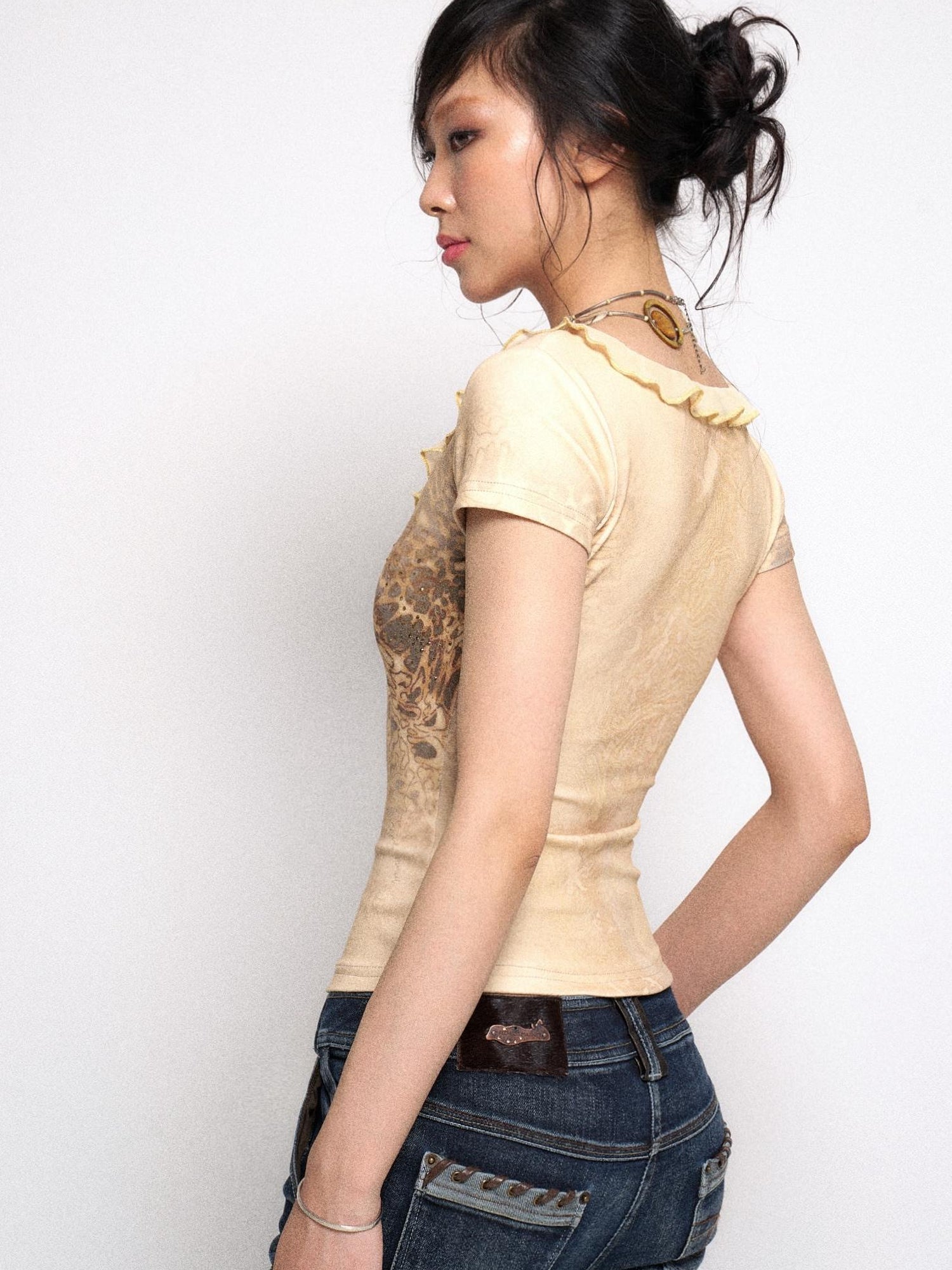 Flowers birds Market V-Neck Ribbed Tee With Leopard Print And Lace-Up Detail