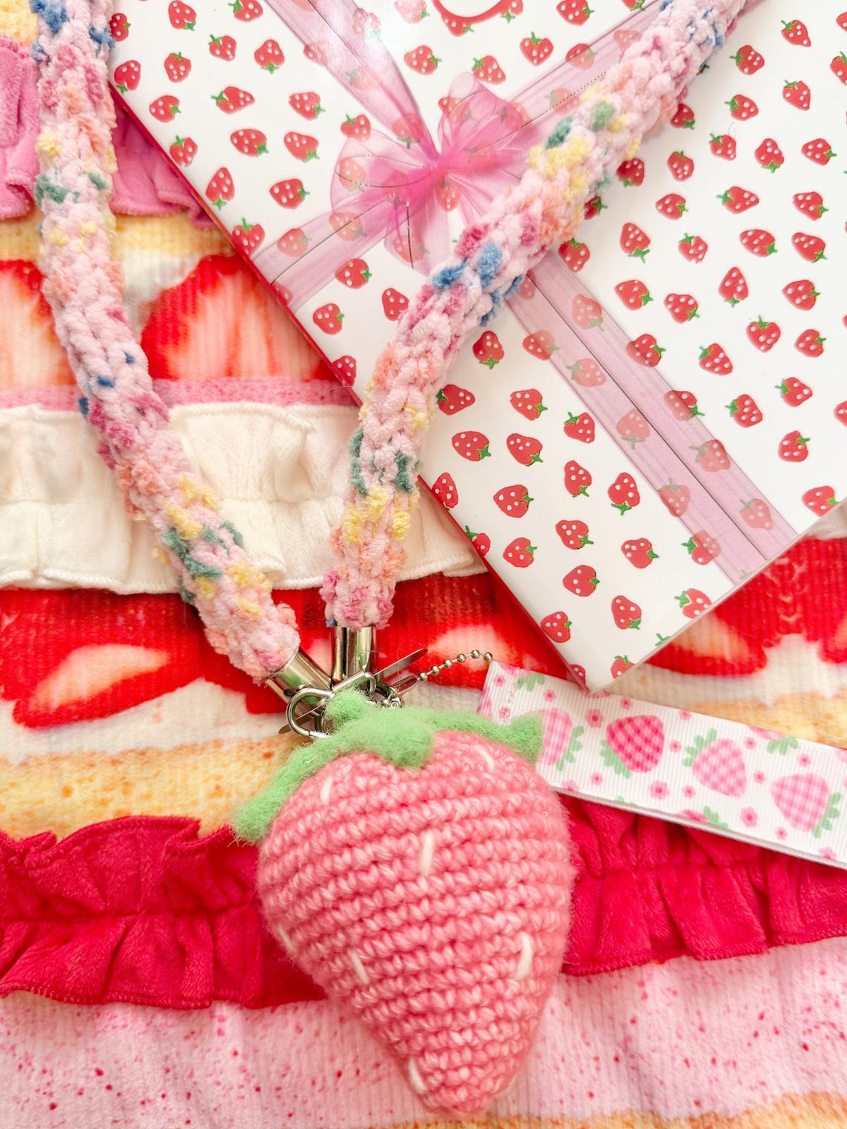 Frufru Gulu Handmade Knitted Pink Strawberry Women&