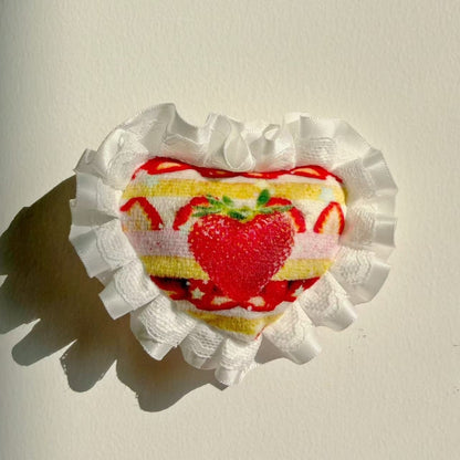 Frufru_Gulu_Strawberry_Heart_Lace_Side_Clip_Women&