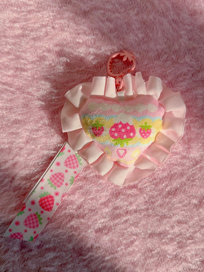 Frufru Gulu Strawberry Heart Lace Side Clip Women&