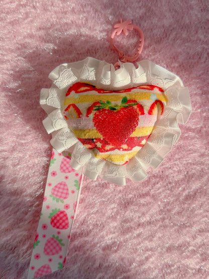 Frufru Gulu Strawberry Heart Lace Side Clip Women&