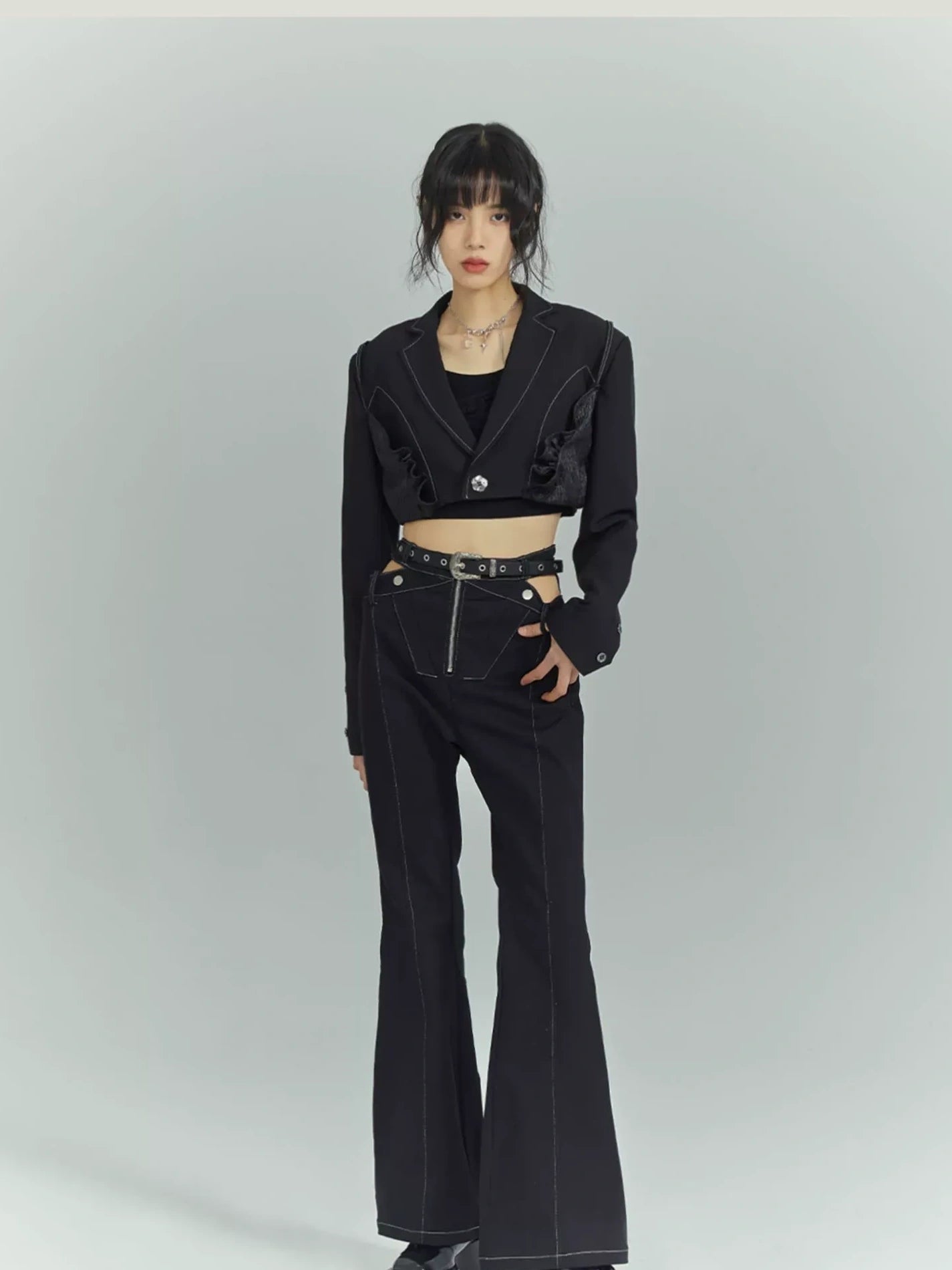 Frustration Garden Cropped Curve Stitch Blazer 
V-neck T-shirt 
Long Sleeve