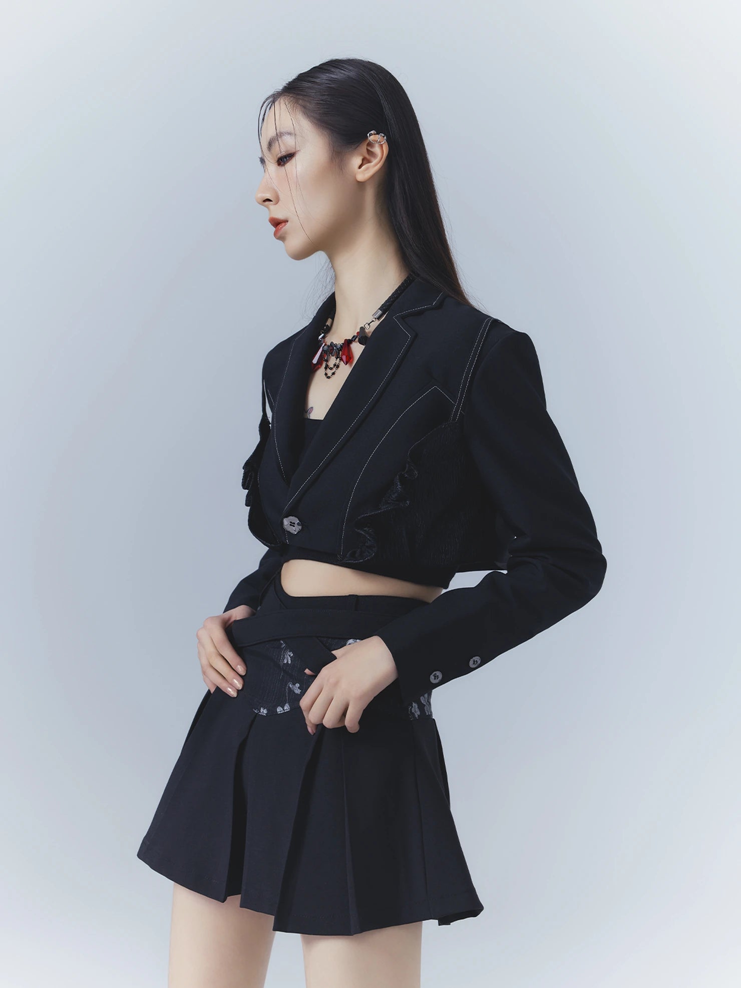 Frustration Garden Cropped Curve Stitch Blazer 
V-neck T-shirt 
Long Sleeve