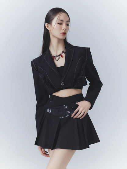 Frustration Garden Cropped Curve Stitch Blazer 
V-neck T-shirt 
Long Sleeve