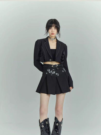 Frustration Garden Cropped Curve Stitch Blazer 
V-neck T-shirt 
Long Sleeve