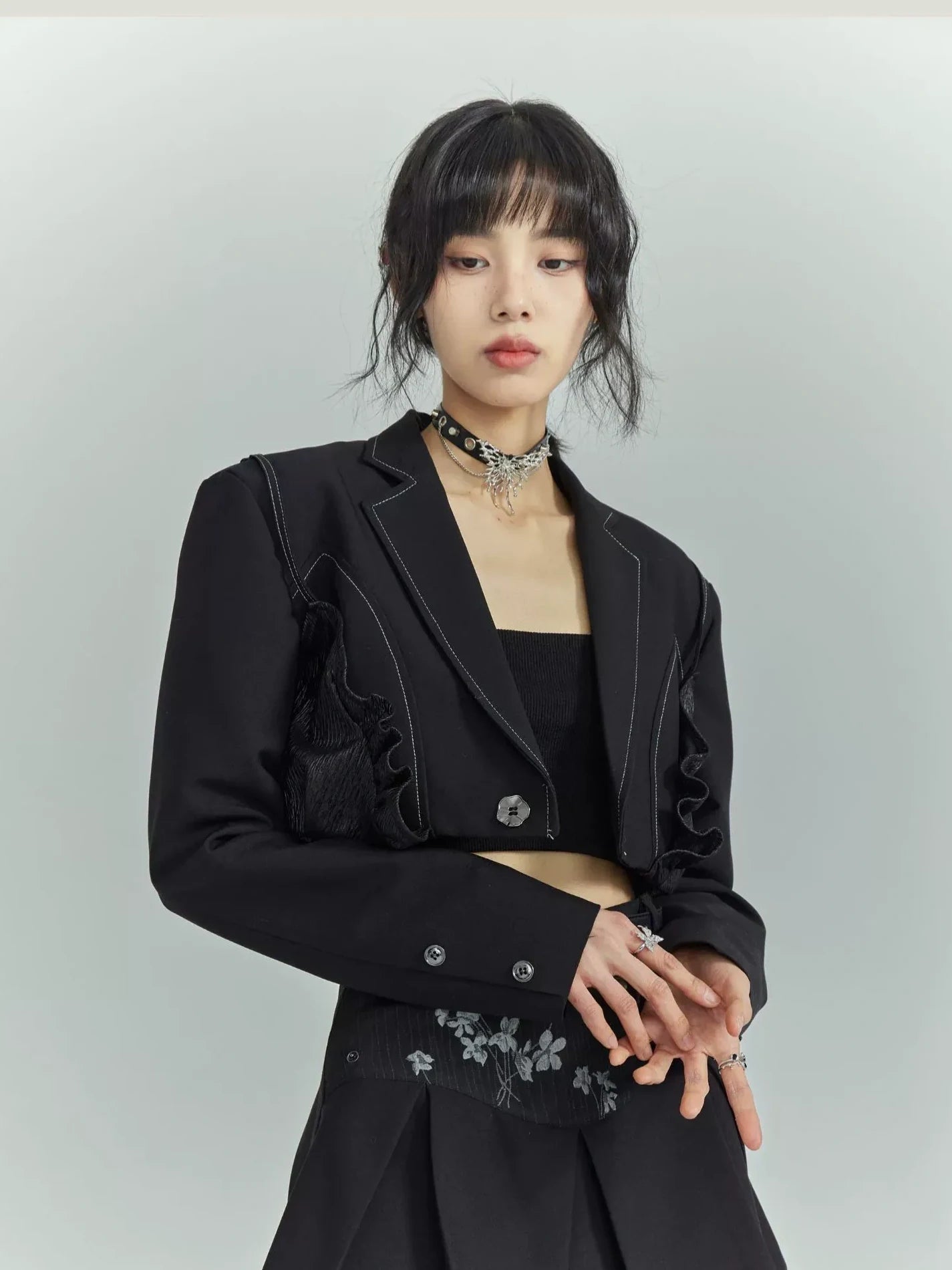 Frustration Garden Cropped Curve Stitch Blazer 
V-neck T-shirt 
Long Sleeve