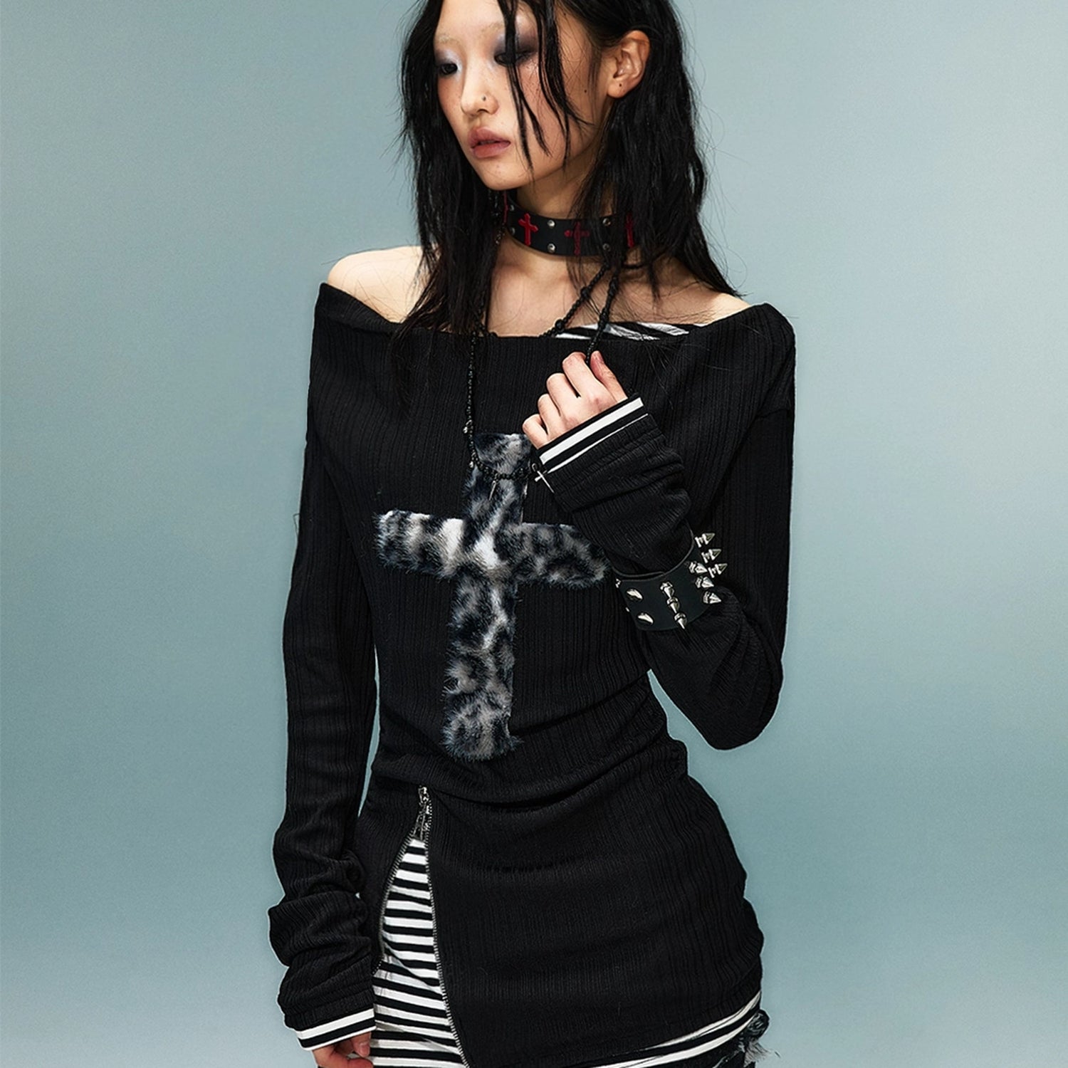 Frustration_Garden_Leopard_Print_Cross_Knit_V-neck_T-shirt_Long_Sleeve_MISSTT