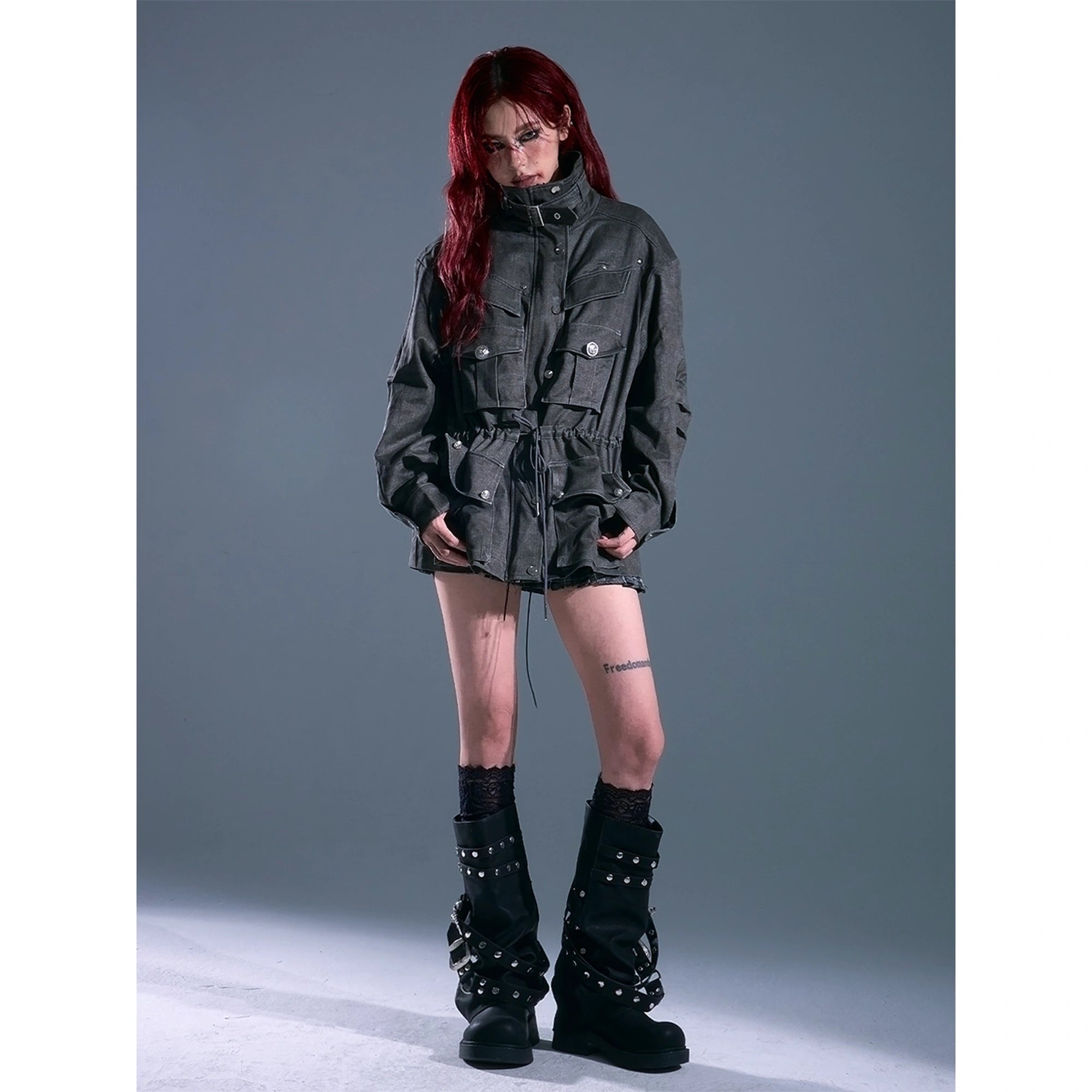 Frustration_Garden_Rust_Colored_Retro_Work_Jacket
V-neck
Long_Sleeve
T-shirt
Ribbed_Hem_And_Cuffs
Button_Up_Front
Chest_Pocket
Relaxed_Fit_MISSTT