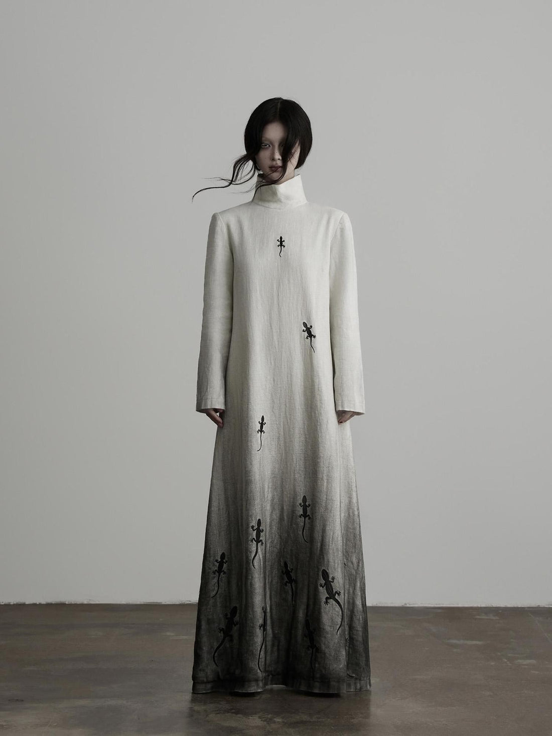 INDULGE Chinese Style Gecko Embroidered Gradient Dyed Women&