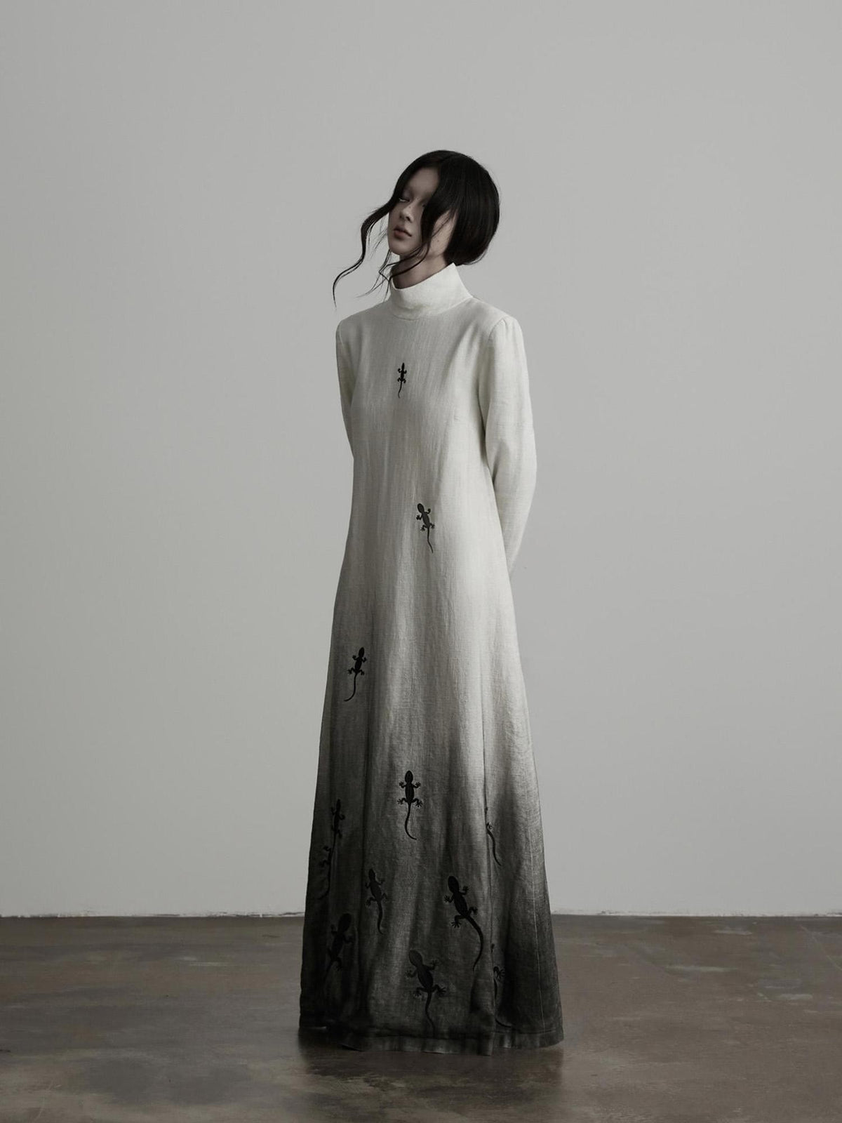 INDULGE Chinese Style Gecko Embroidered Gradient Dyed Women&