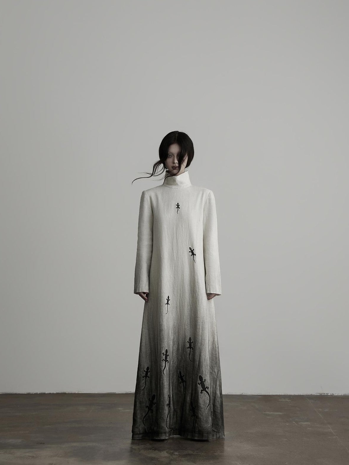INDULGE Chinese Style Gecko Embroidered Gradient Dyed Women&