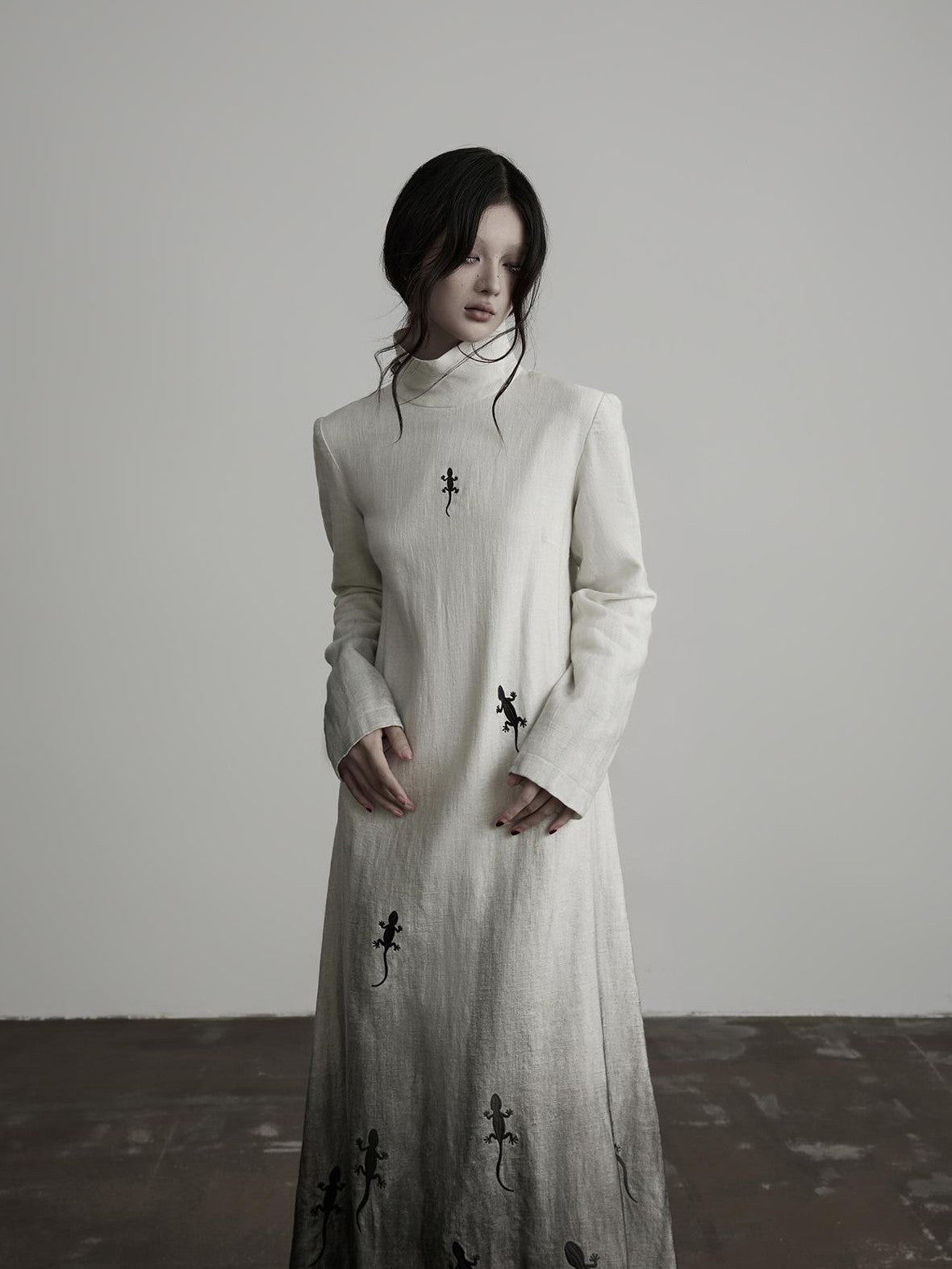 INDULGE Chinese Style Gecko Embroidered Gradient Dyed Women&