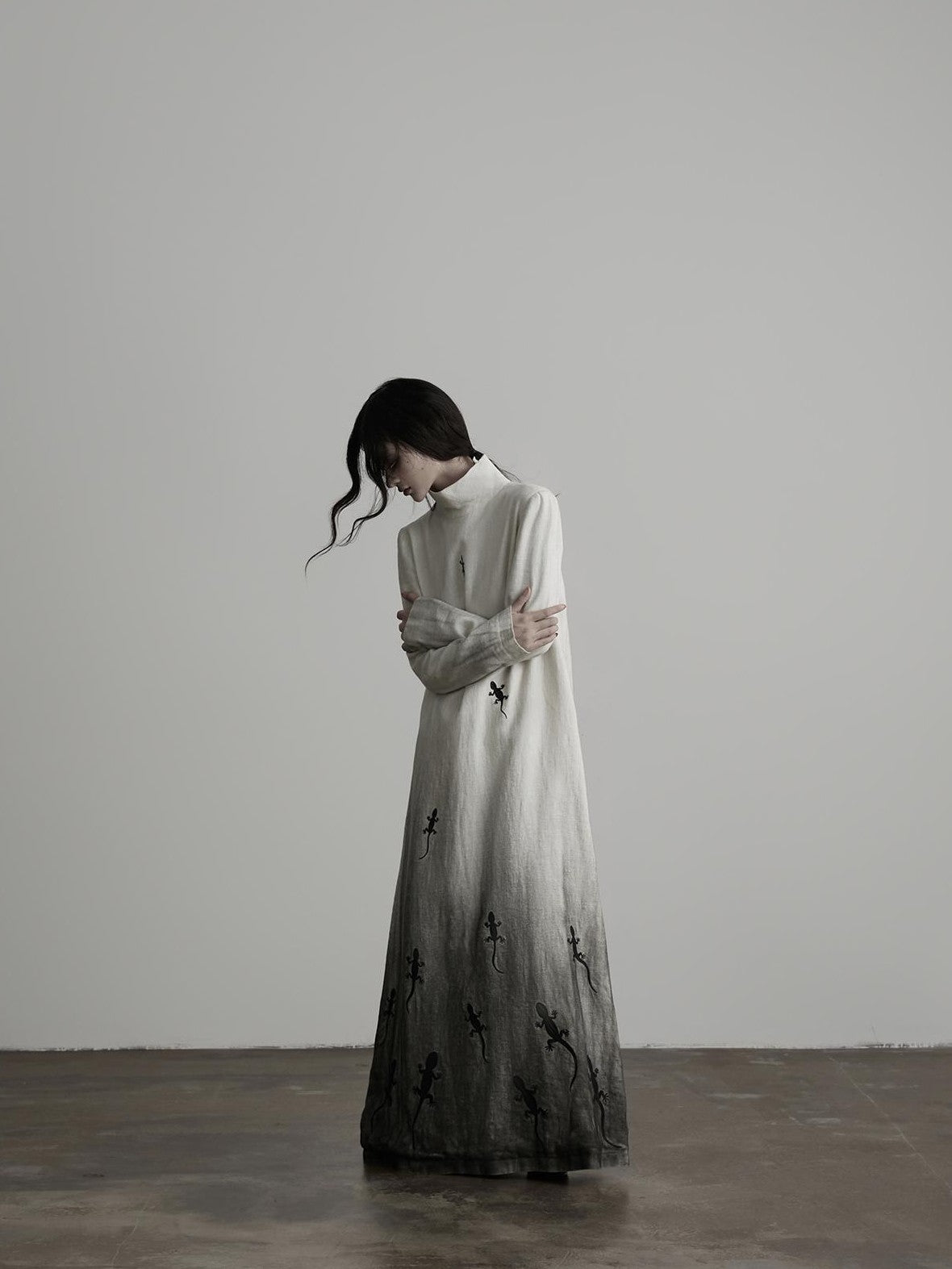 INDULGE Chinese Style Gecko Embroidered Gradient Dyed Women&