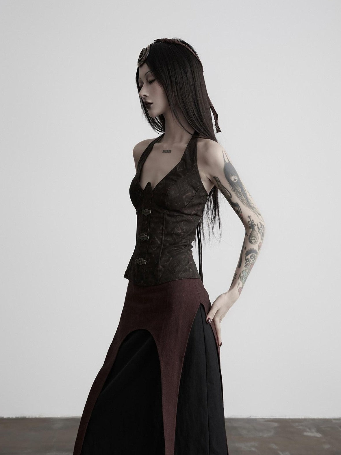 INDULGE European Court 3d Cut Tie Halter V-neck Women&