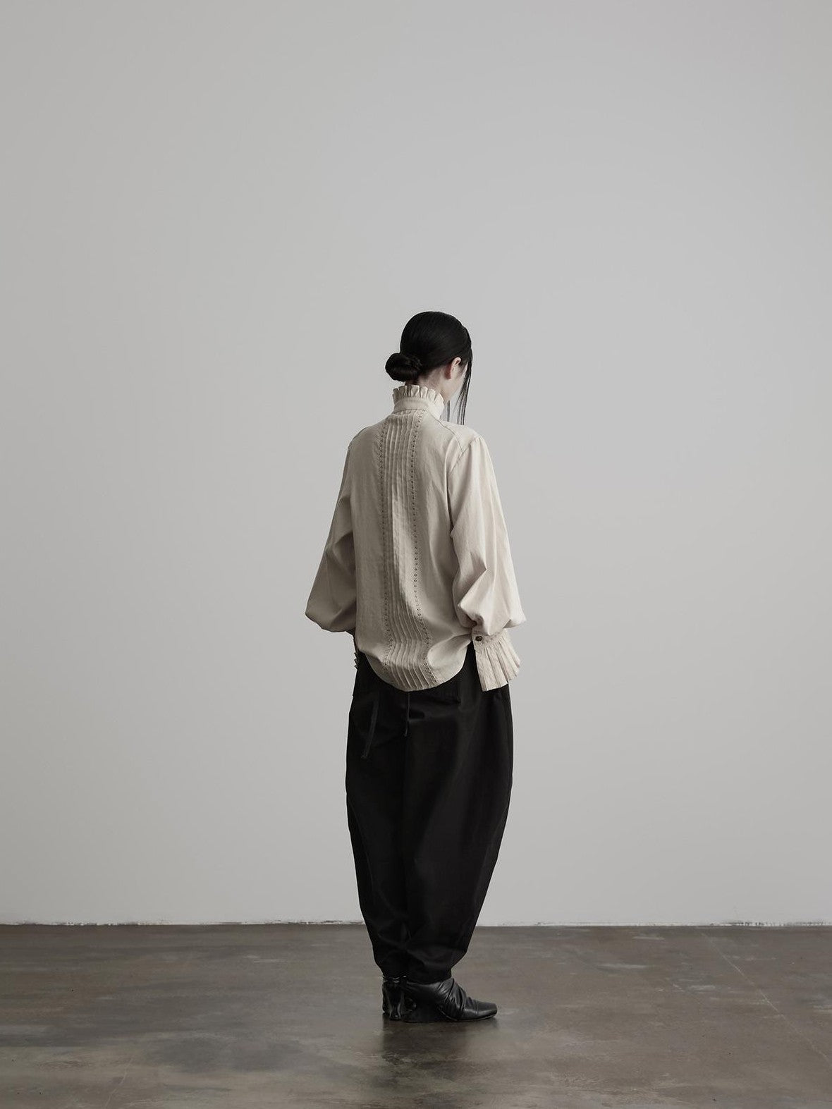 INDULGE Ruffle Stand Collar Pintuck Cotton Linen Women&