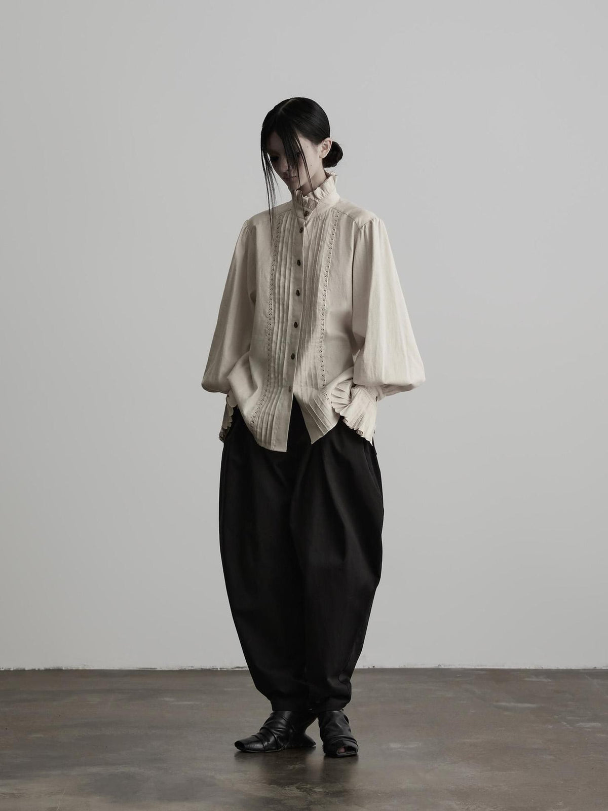 INDULGE Ruffle Stand Collar Pintuck Cotton Linen Women&