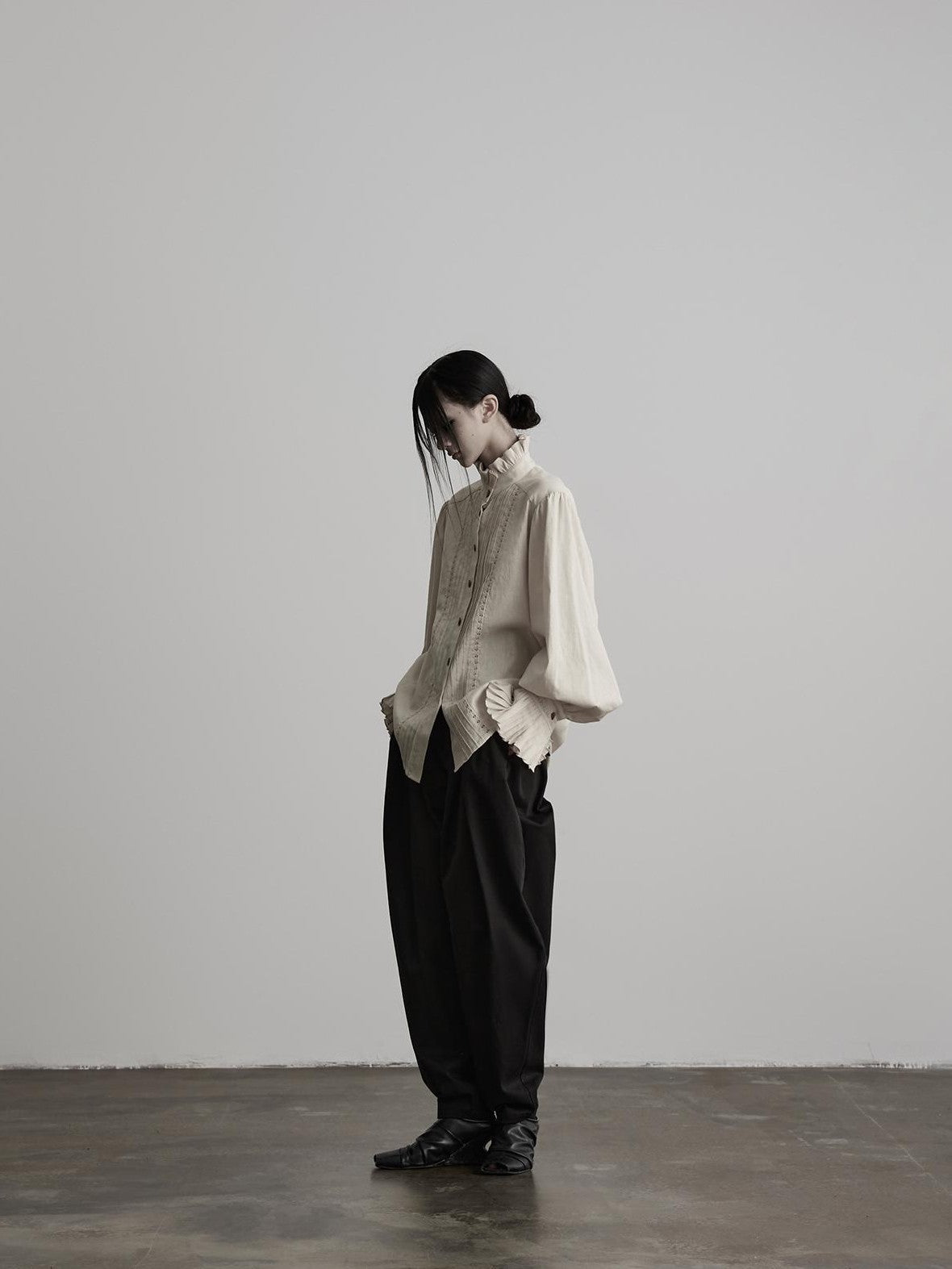 INDULGE Ruffle Stand Collar Pintuck Cotton Linen Women&