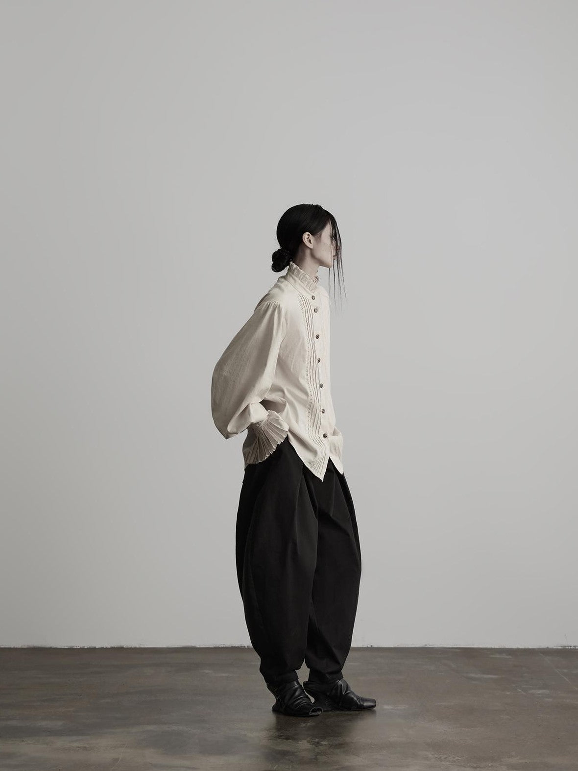 INDULGE Ruffle Stand Collar Pintuck Cotton Linen Women&