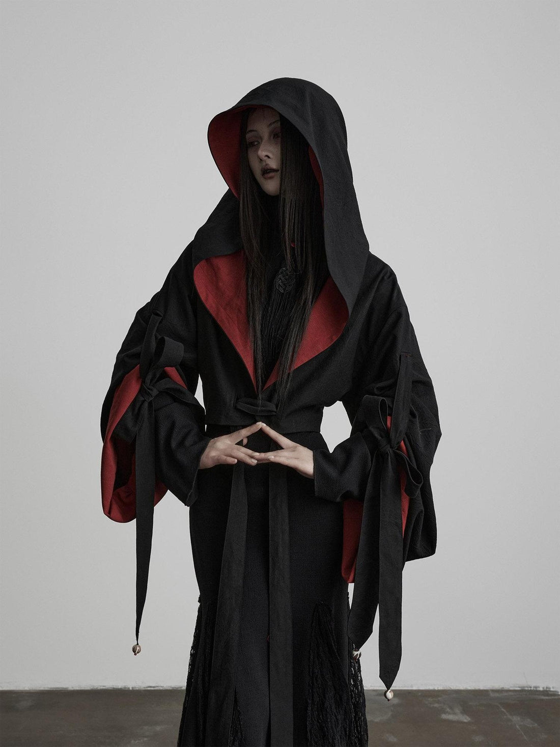 INDULGE Shape Retaining Hooded Gothic Colorblock Tie Front One Size Black Cape Coats