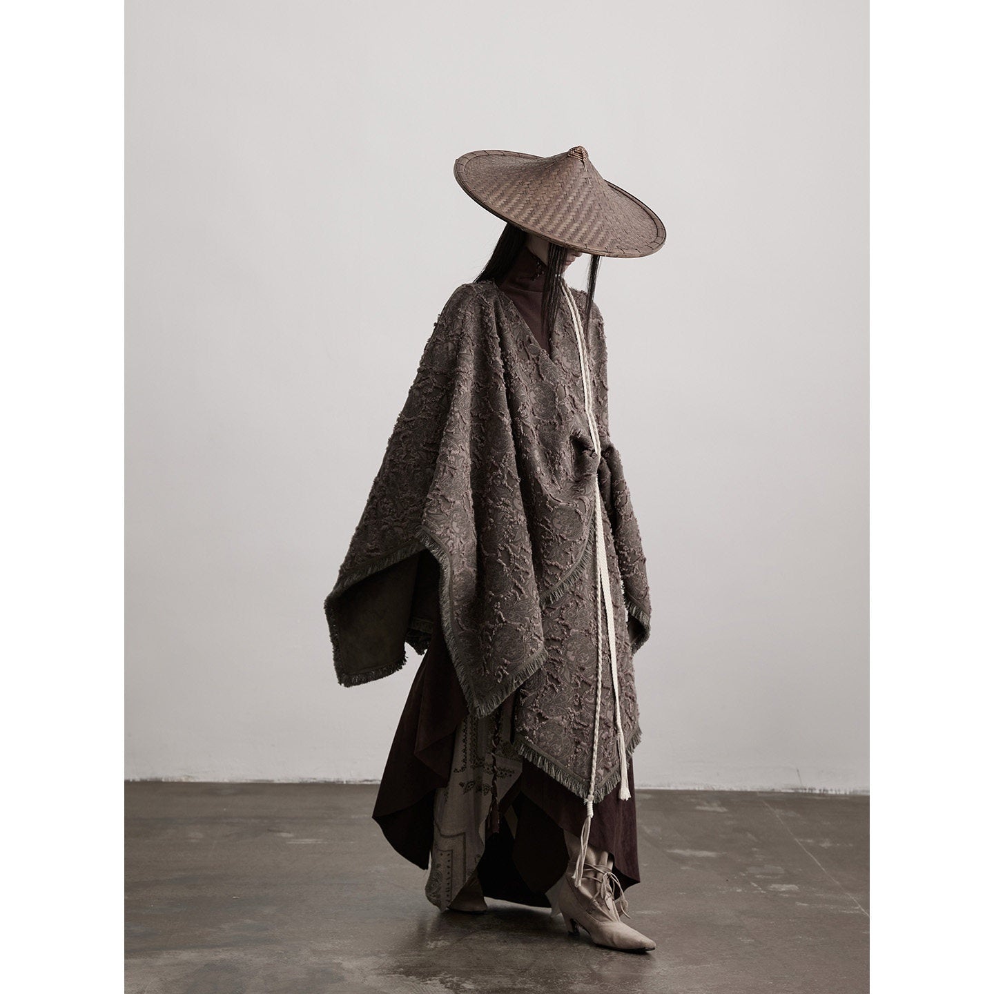 INDULGE_Shape_Retaining_Wuxia_Loose_V-neck_Mid_Length_Gray_Recycled_Viscose_Cape_Coats_MISSTT