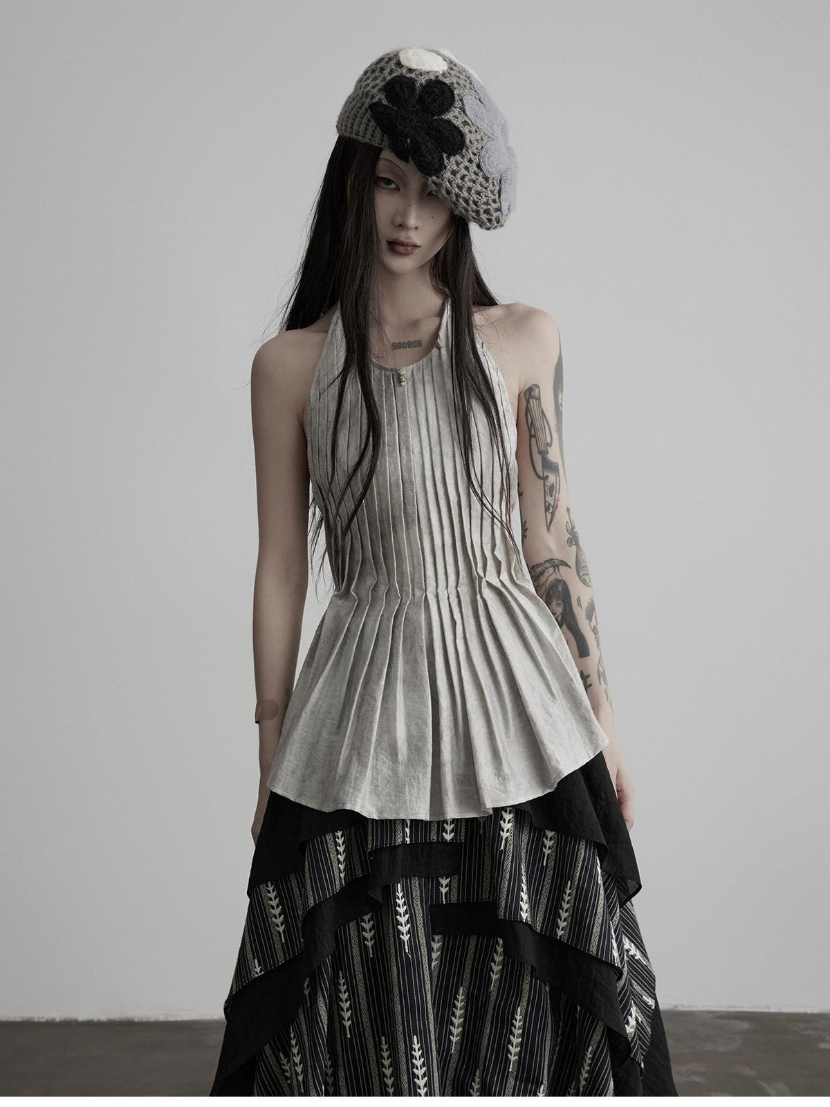 INDULGE Silver Gray Accordion Pleat Pendant Tie Women&