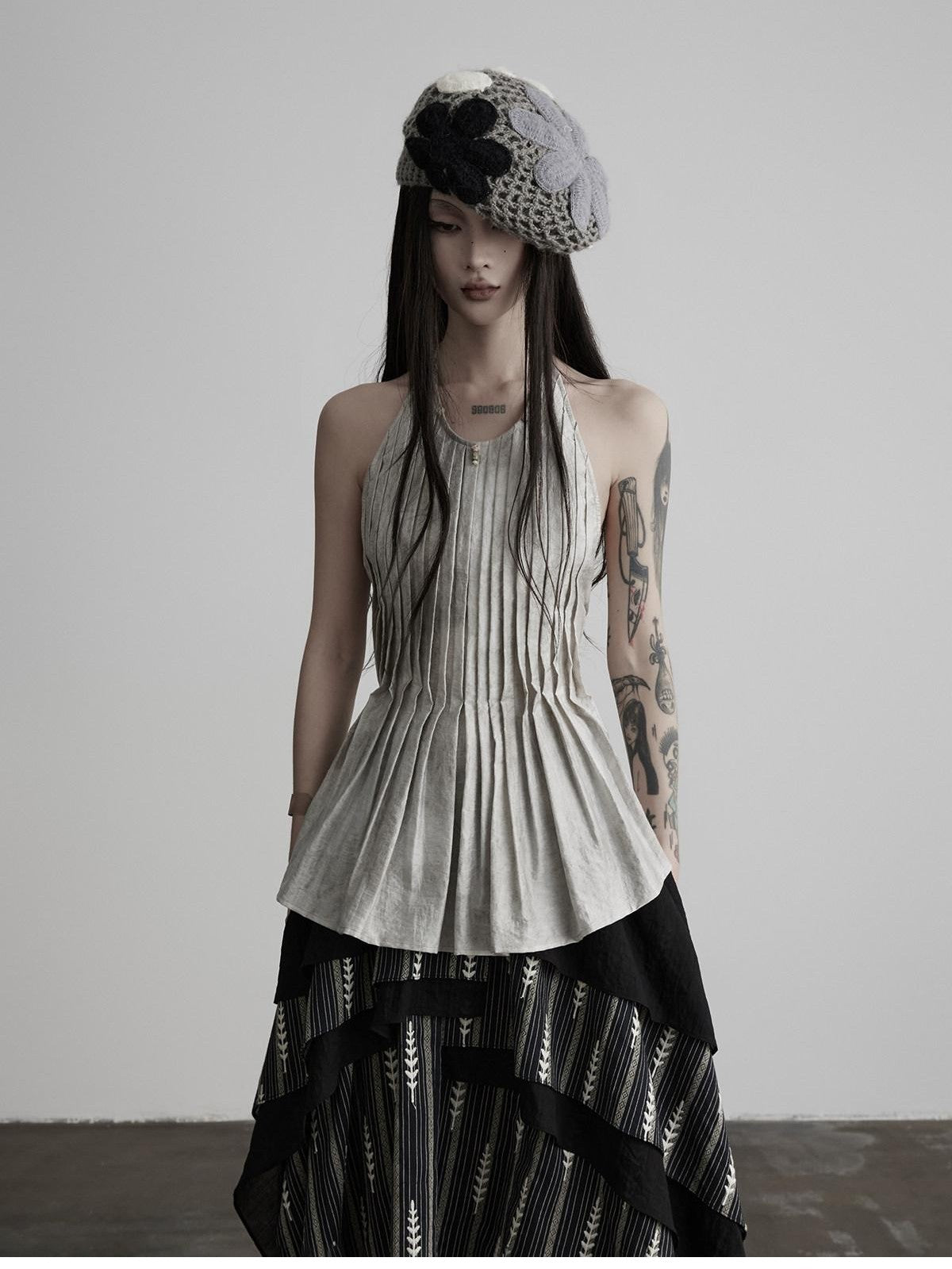 INDULGE Silver Gray Accordion Pleat Pendant Tie Women&