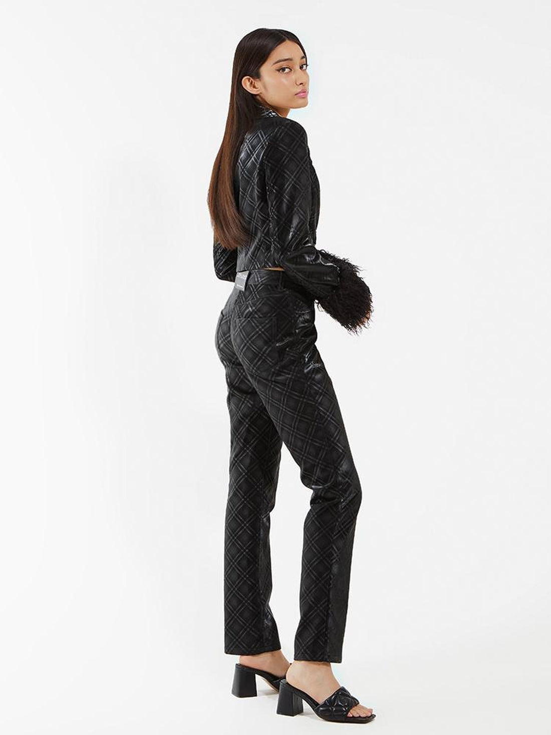 JYOSEI Black Grid Leather Set With Detachable Collar