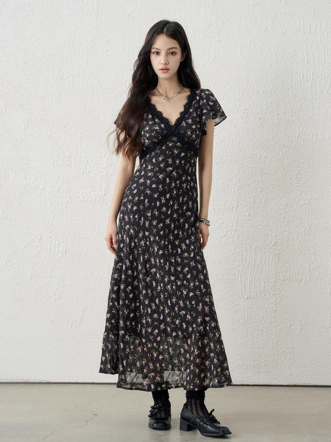 LADYGHOST Ethereal French Black V-neck Floral Women&