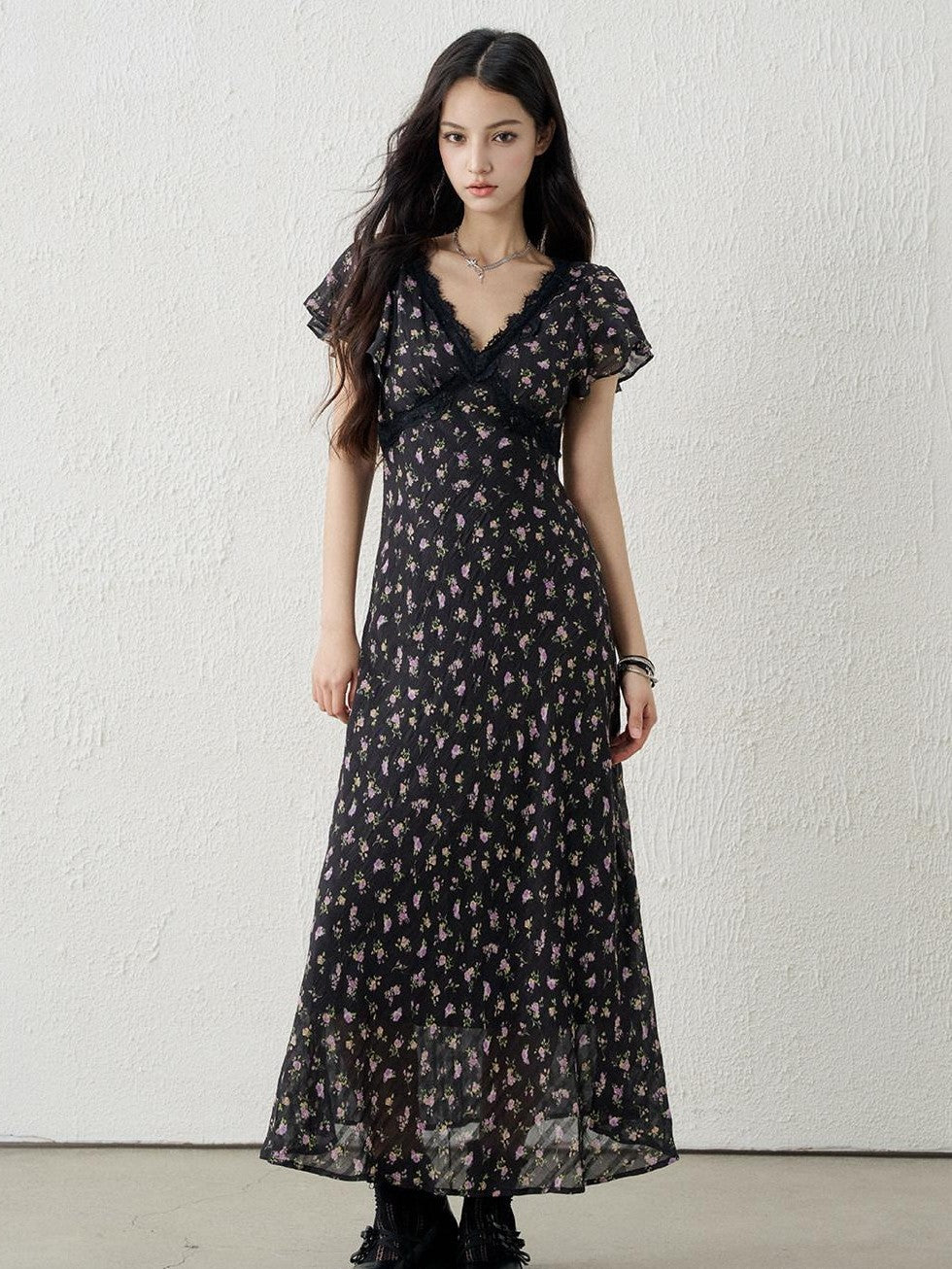 LADYGHOST Ethereal French Black V-neck Floral Women&