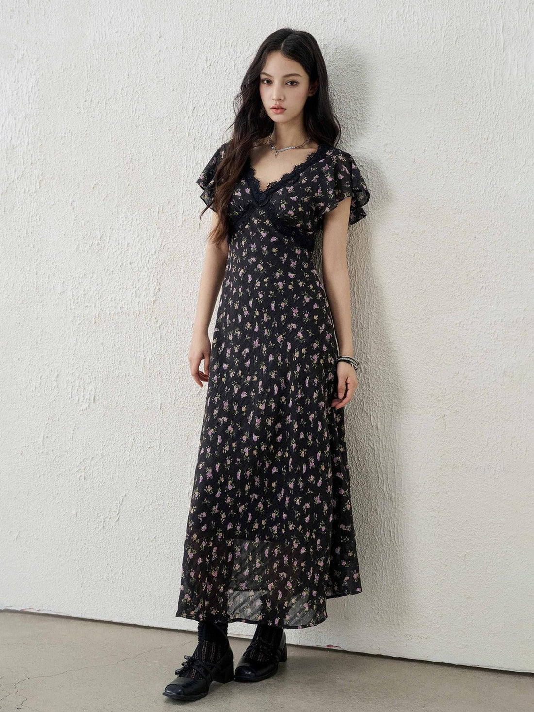 LADYGHOST Ethereal French Black V-neck Floral Women&