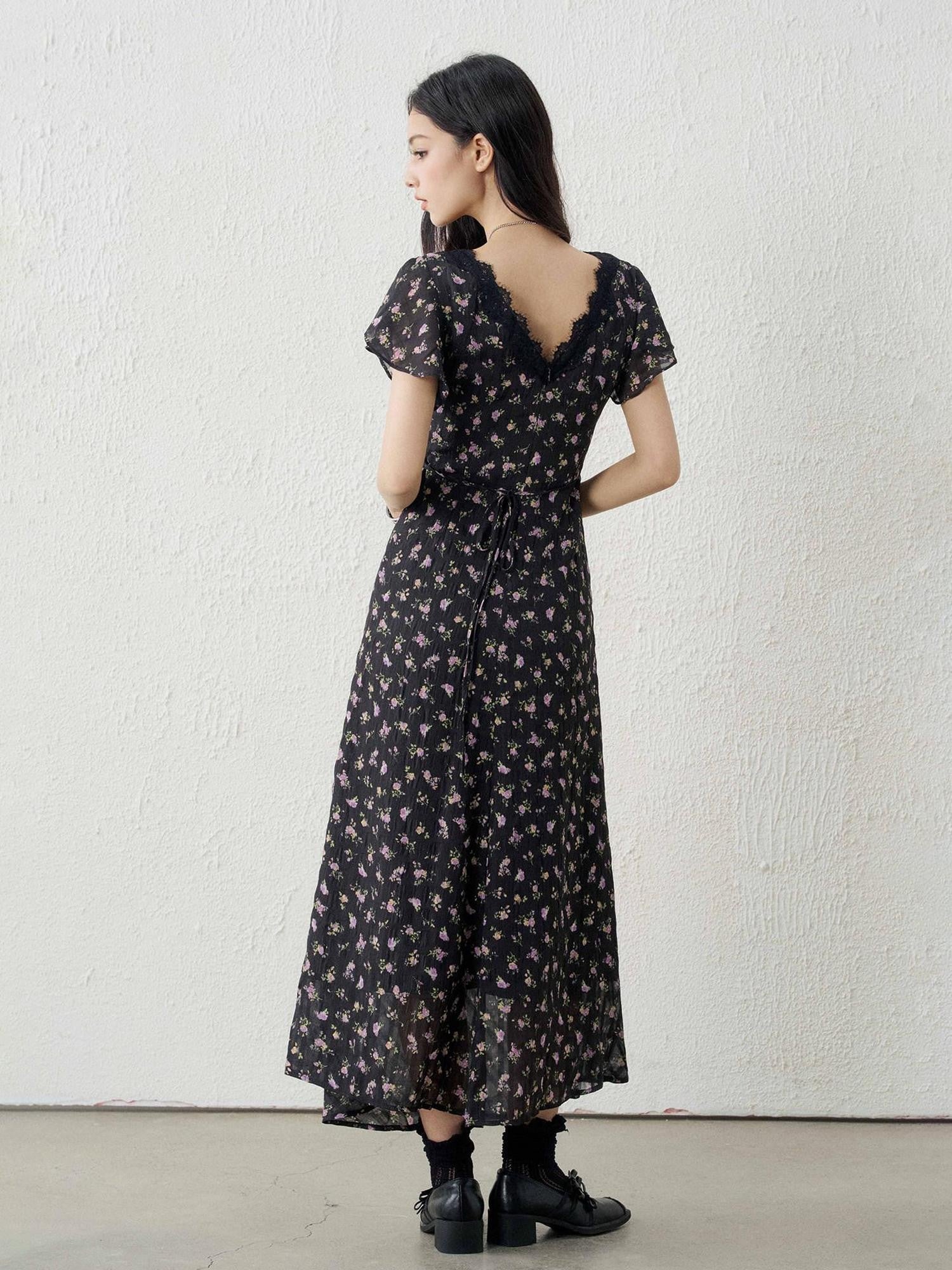 LADYGHOST Ethereal French Black V-neck Floral Women&