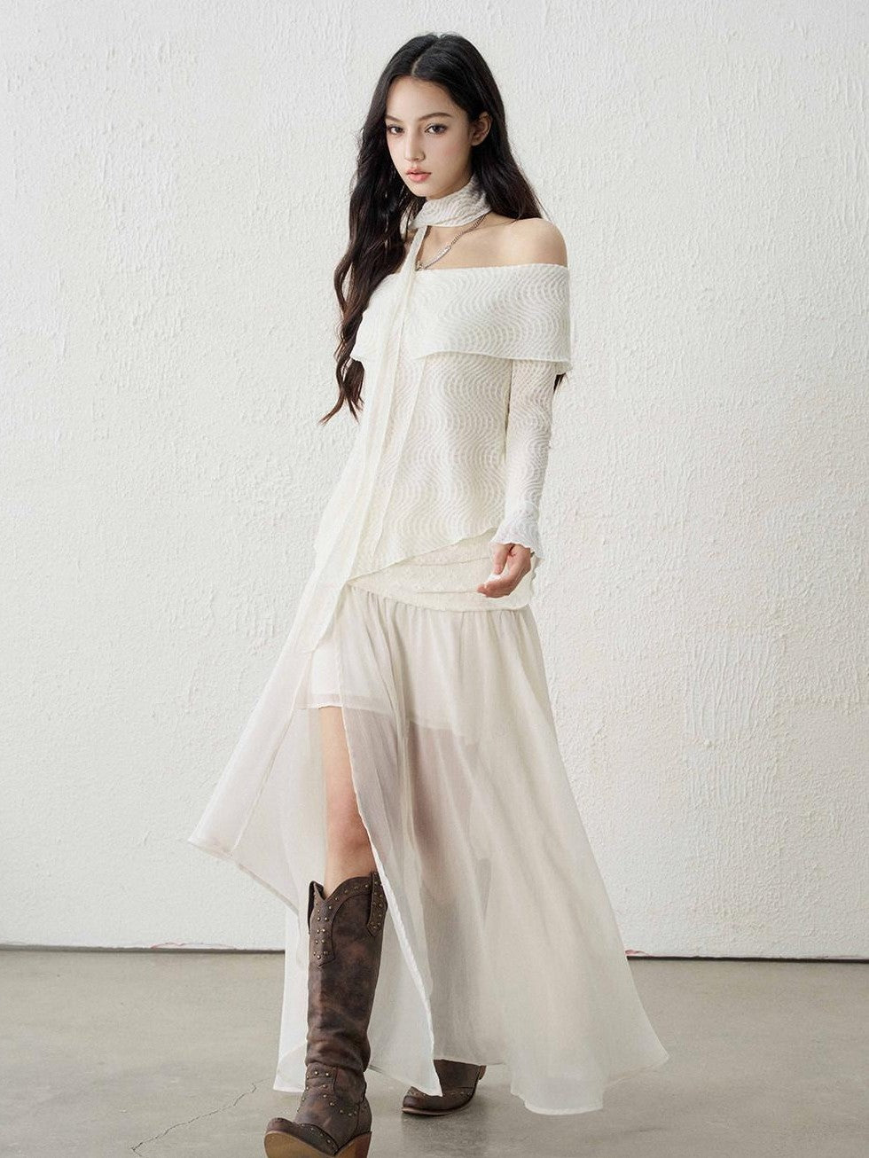 LADYGHOST Ethereal Textured Off Shoulder Women&