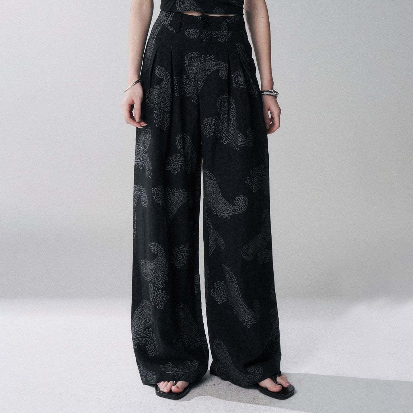 LADYGHOST_Ghost_Girl_Graphic_Korean_Chic_Women&