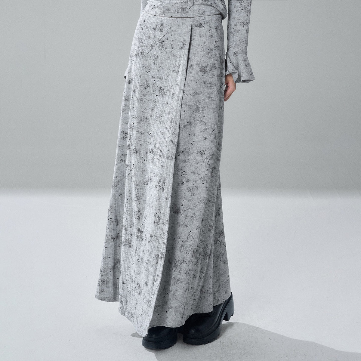 LADYGHOST_Ghost_Off_Shoulder_Flared_Sleeve_Slim_Fit_Women&