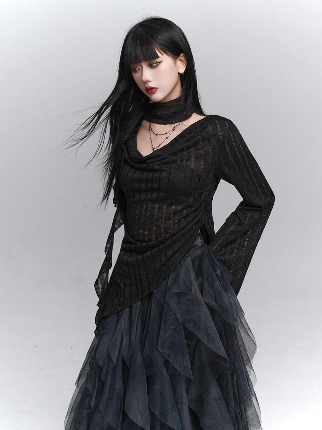 LADYGHOST Scoop Neck Cutout Long Sleeve Women&