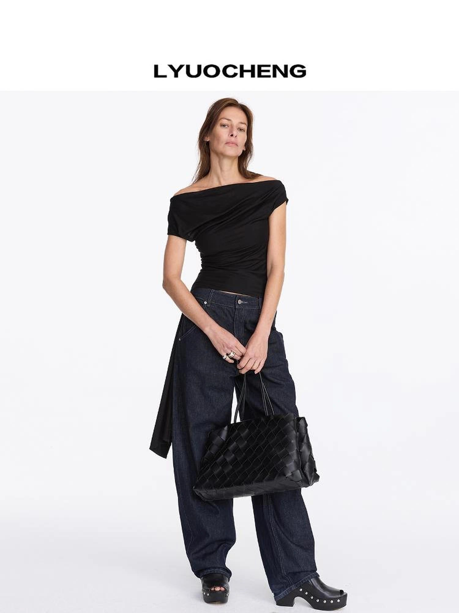 LYUOCHENG Asymmetric V-neck Sleeveless Top