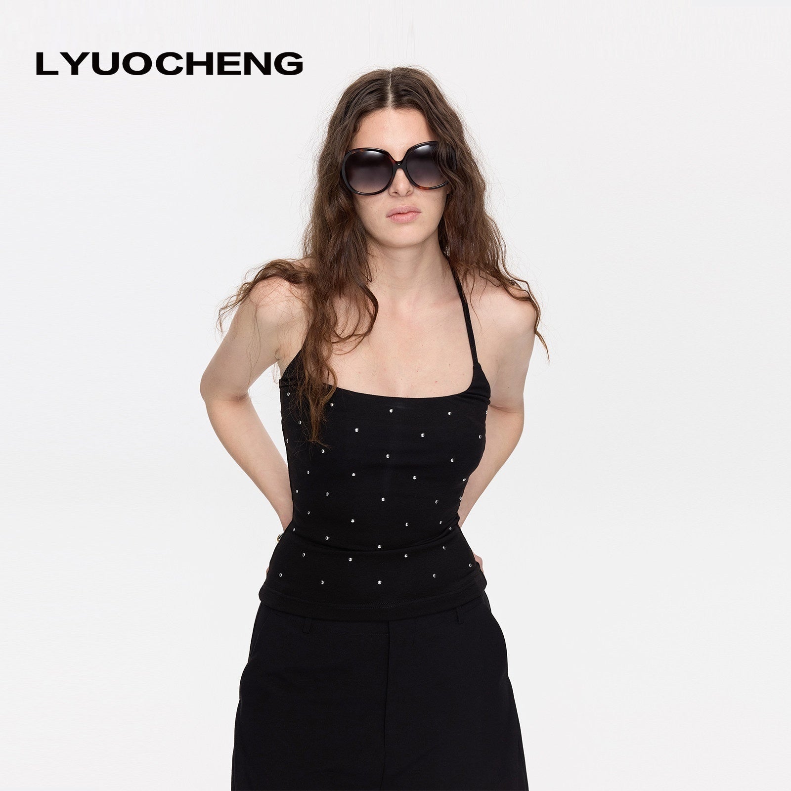LYUOCHENG_Black_Rhinestone_U_Neck_Slim_Cropped_Women&