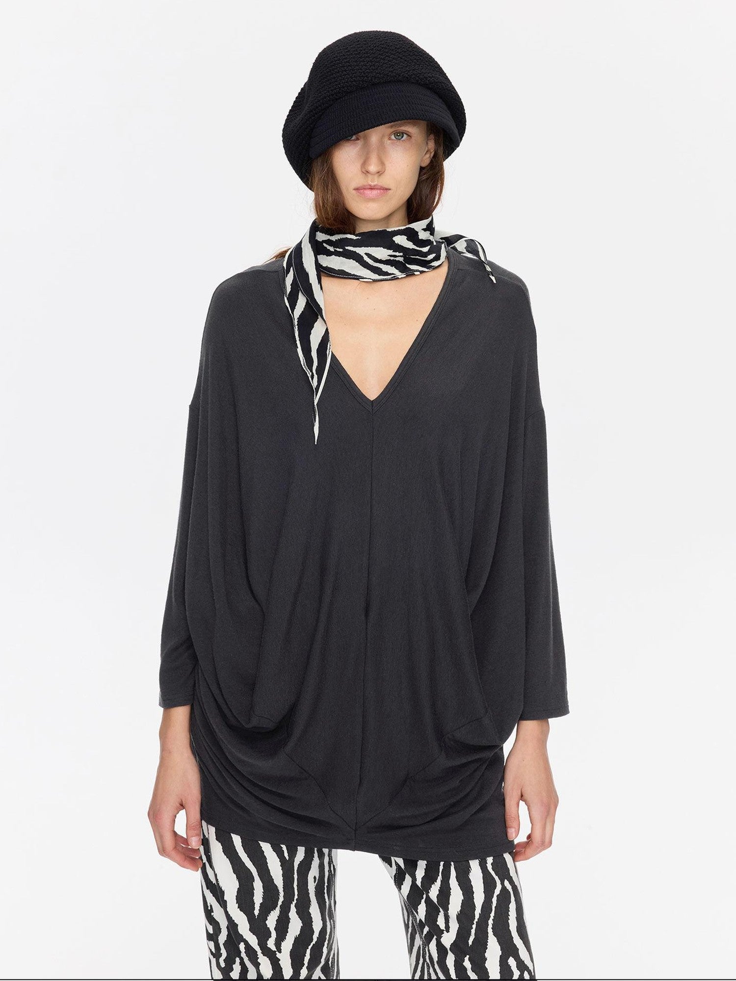 LYUOCHENG Charcoal Irregular V-neck Cocoon Women&