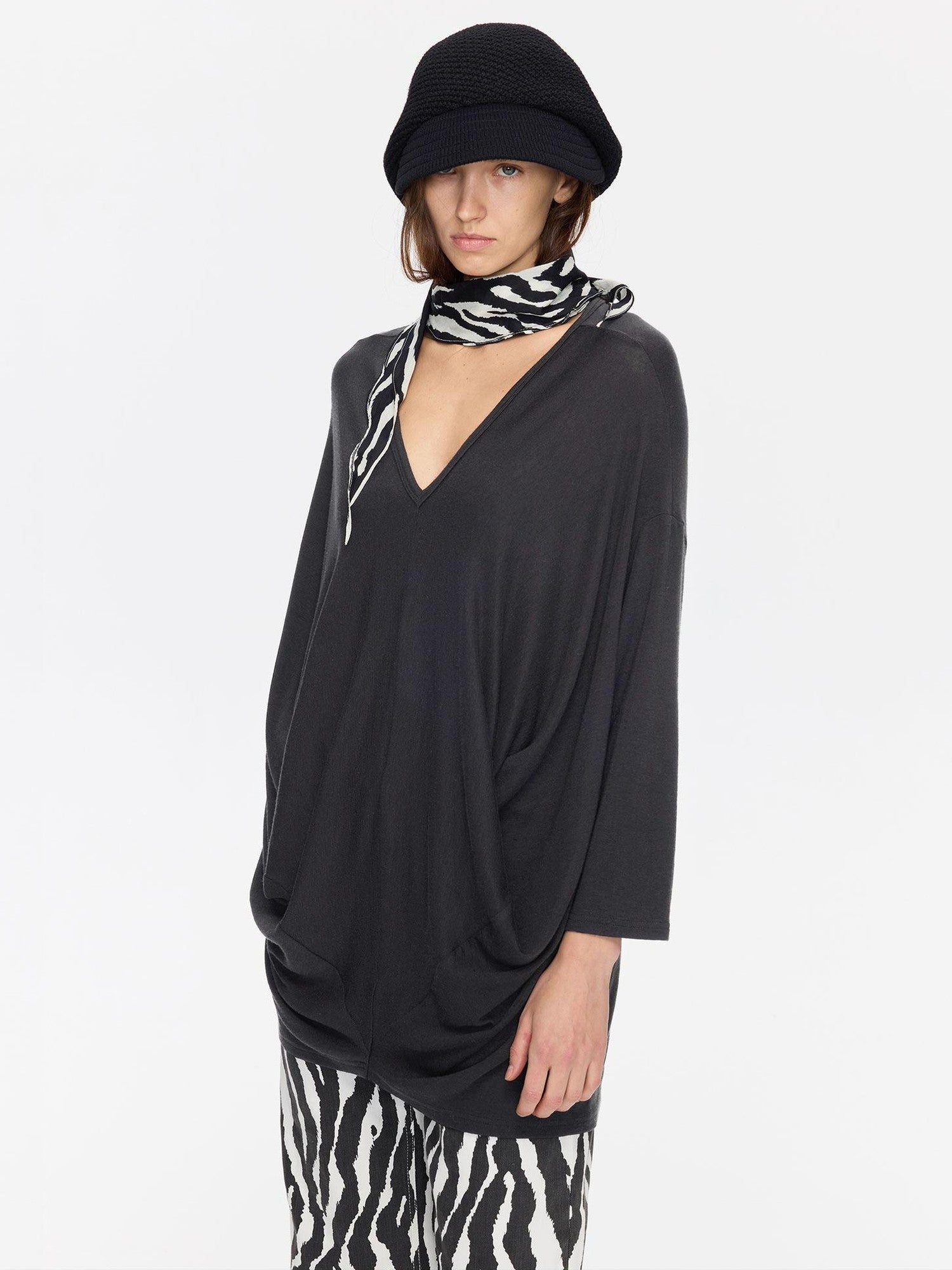 LYUOCHENG Charcoal Irregular V-neck Cocoon Women&