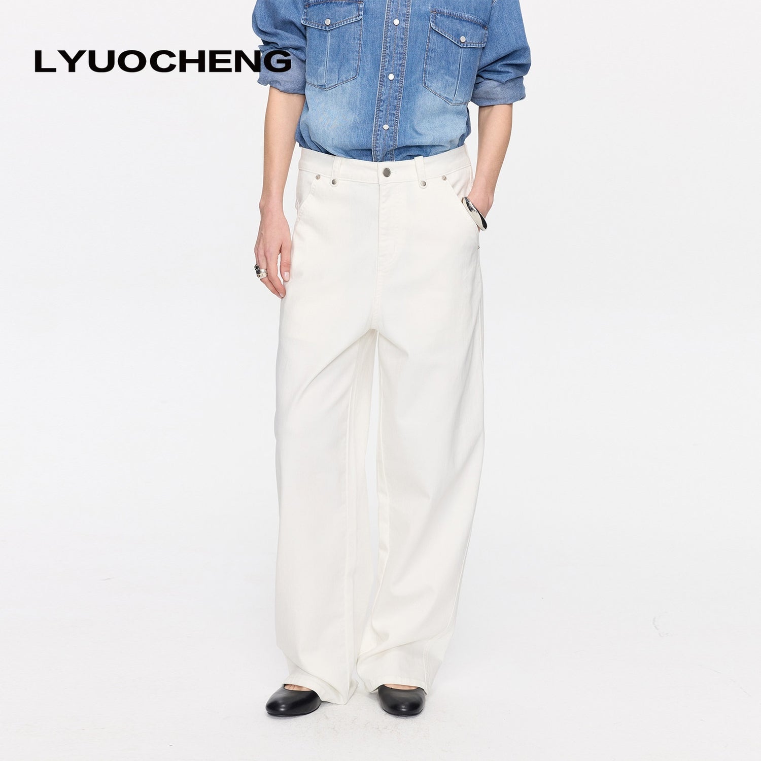 LYUOCHENG_Curved_Hem_Minimalist_Button_Fly_Natural_Waist_Women&