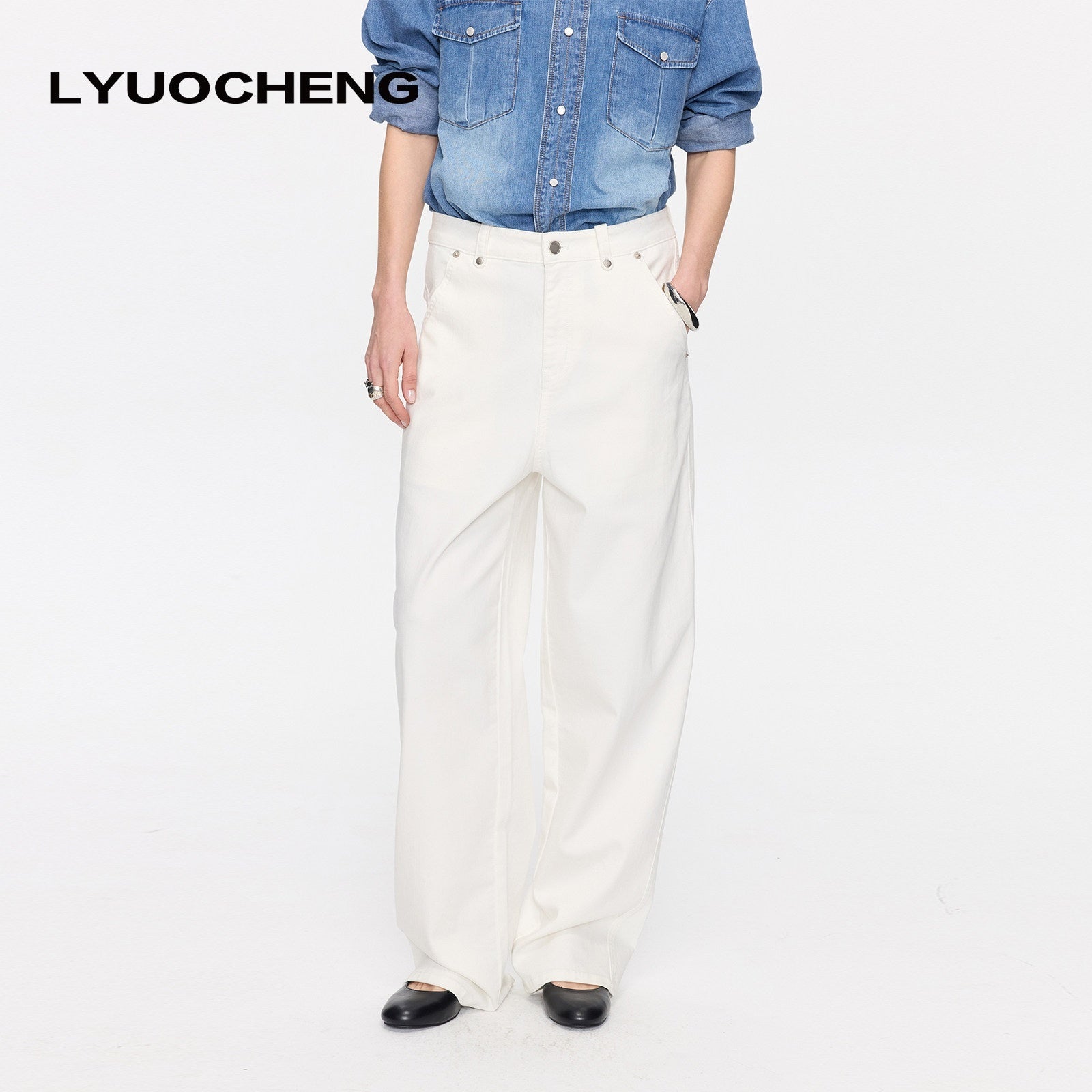 LYUOCHENG_Curved_Hem_Minimalist_Button_Fly_Natural_Waist_Women&