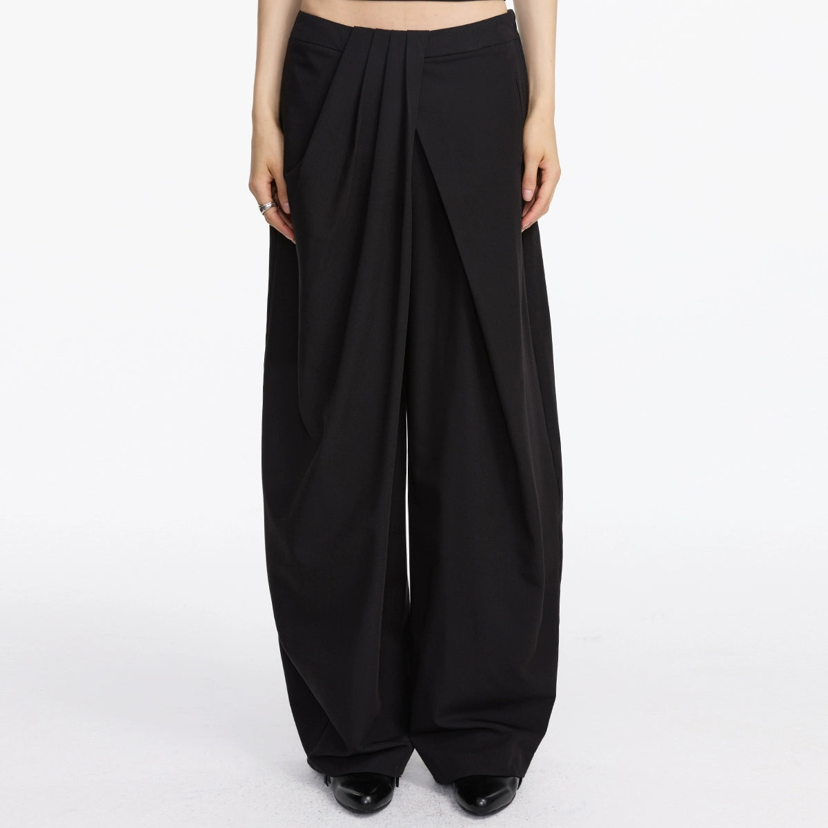 LYUOCHENG_Pleated_Wide_Leg_Trousers_With_Asymmetric_Waist_MISSTT