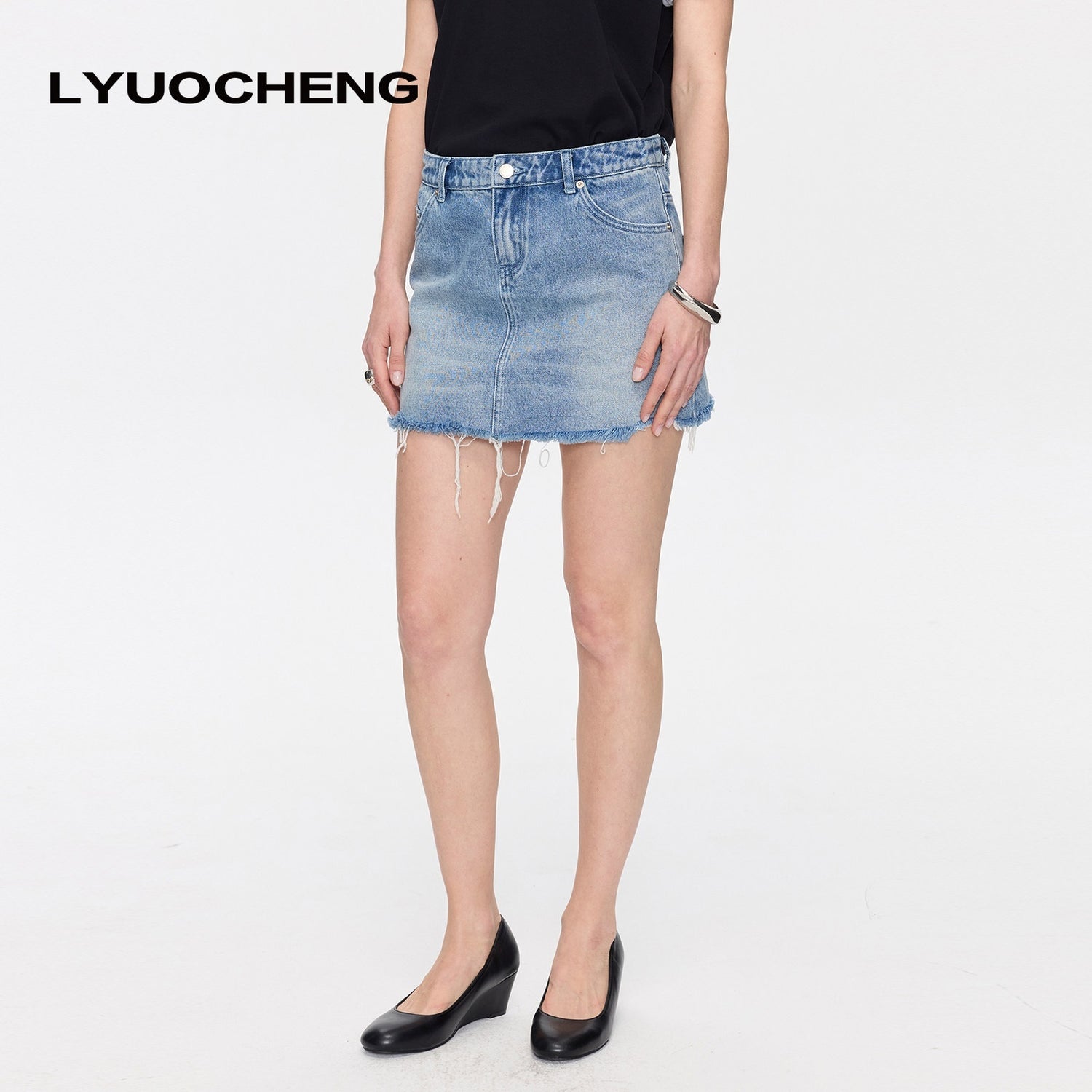 LYUOCHENG_Washed_Blue_Frayed_Straight_Low_Waist_Women&