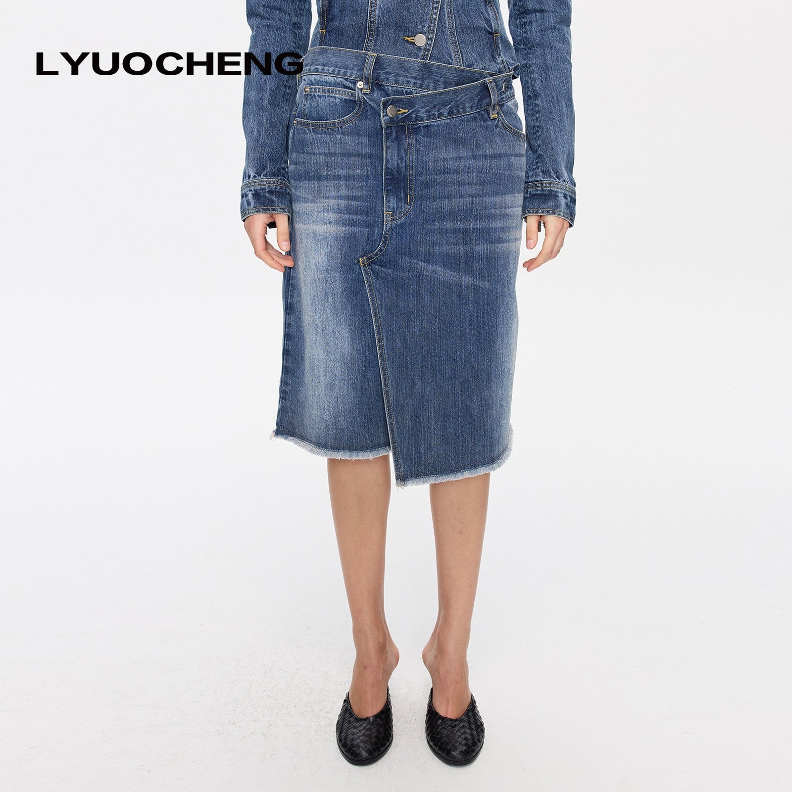 LYUOCHENG_Washed_Slub_Asymmetrical_Low_Rise_Women&