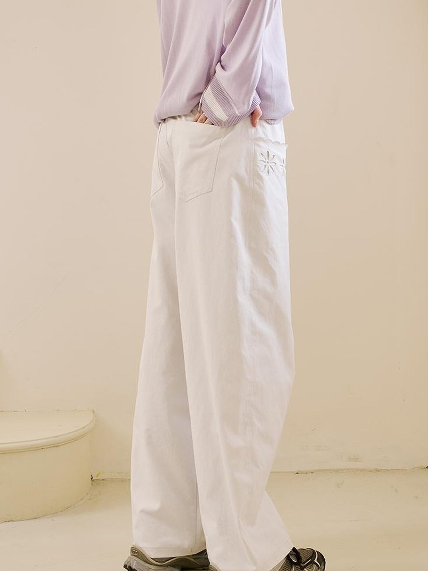 DIDDI MODA Laser Cut Floral Embroidered Curve Jeans