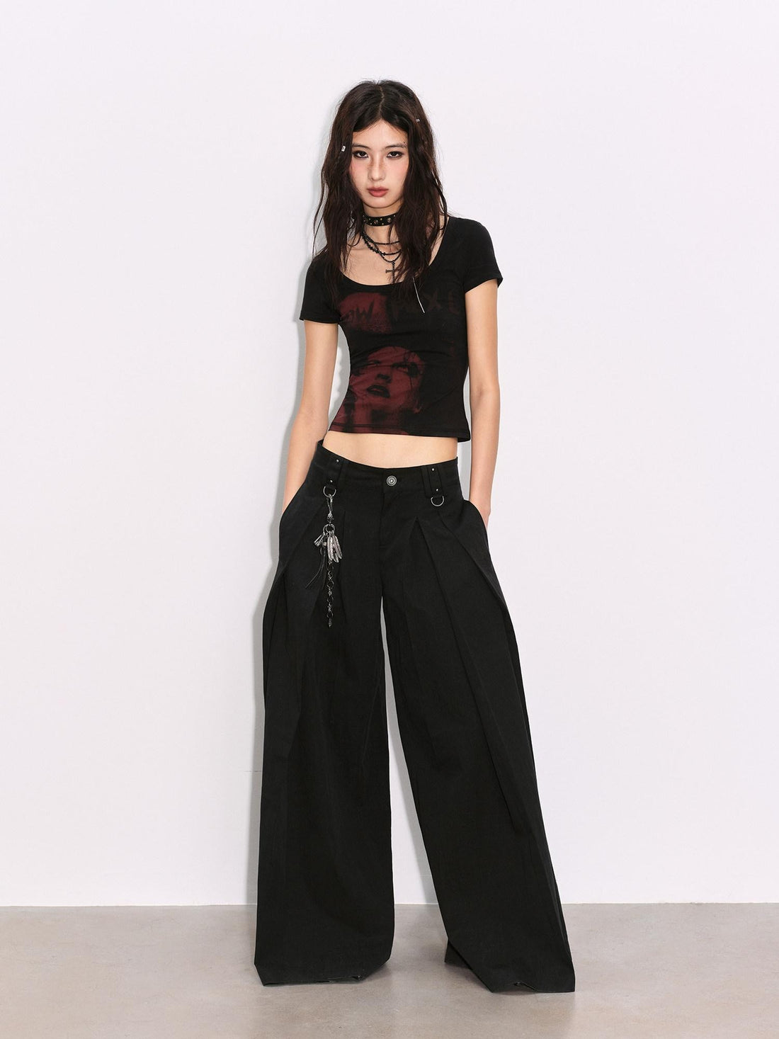 Low pixel Black Pressed Pleats Low Waist Studs Women&
