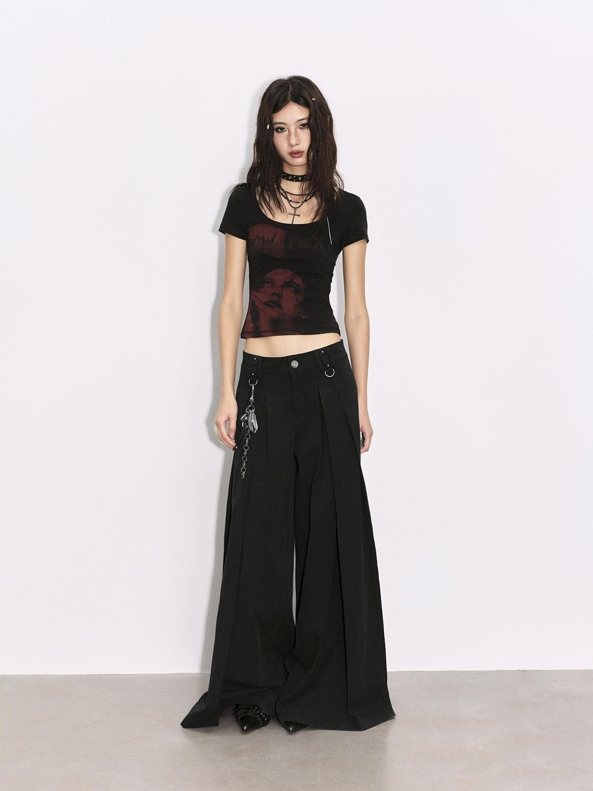 Low pixel Black Pressed Pleats Low Waist Studs Women&
